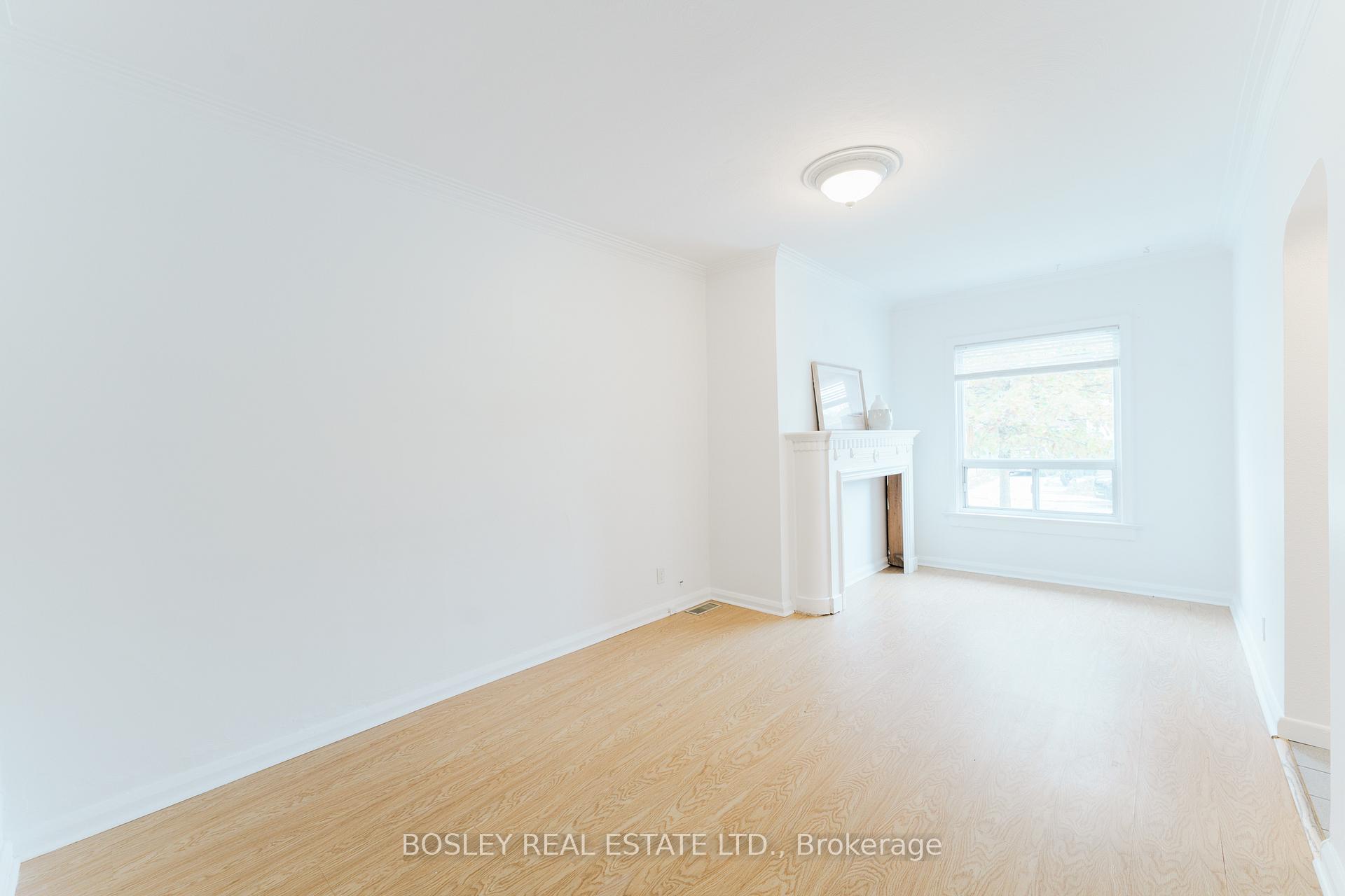 Photo 3 of 203 Virginia Avenue, Toronto, Woodbine-Lumsden — HOMEH