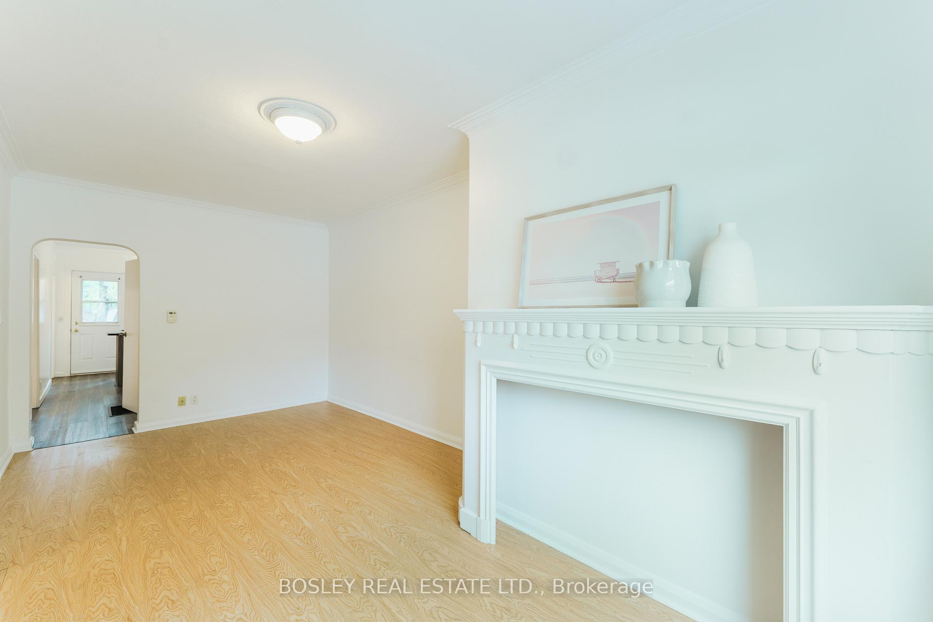 Photo 4 of 203 Virginia Avenue, Toronto, Woodbine-Lumsden — HOMEH