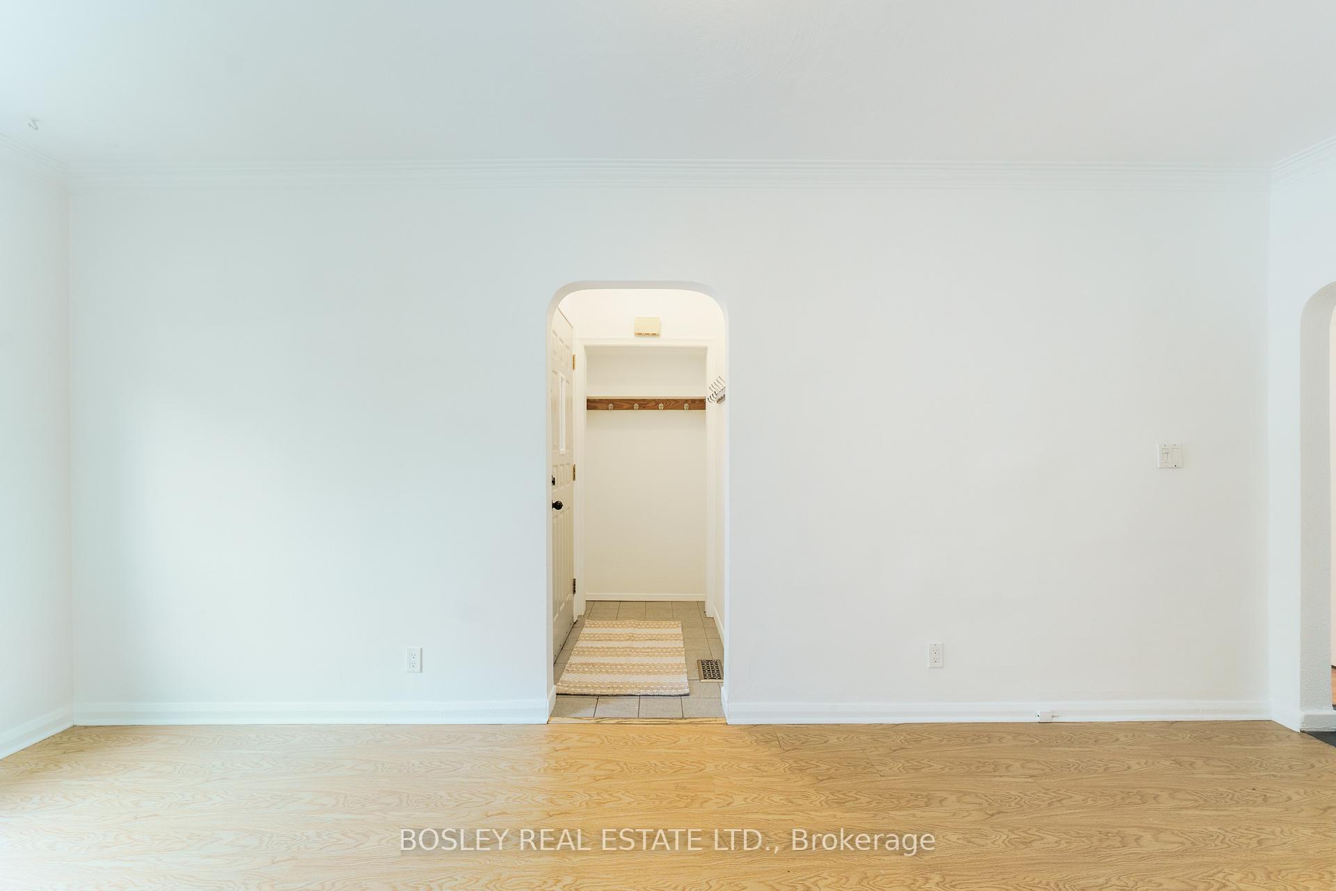 Photo 5 of 203 Virginia Avenue, Toronto, Woodbine-Lumsden — HOMEH