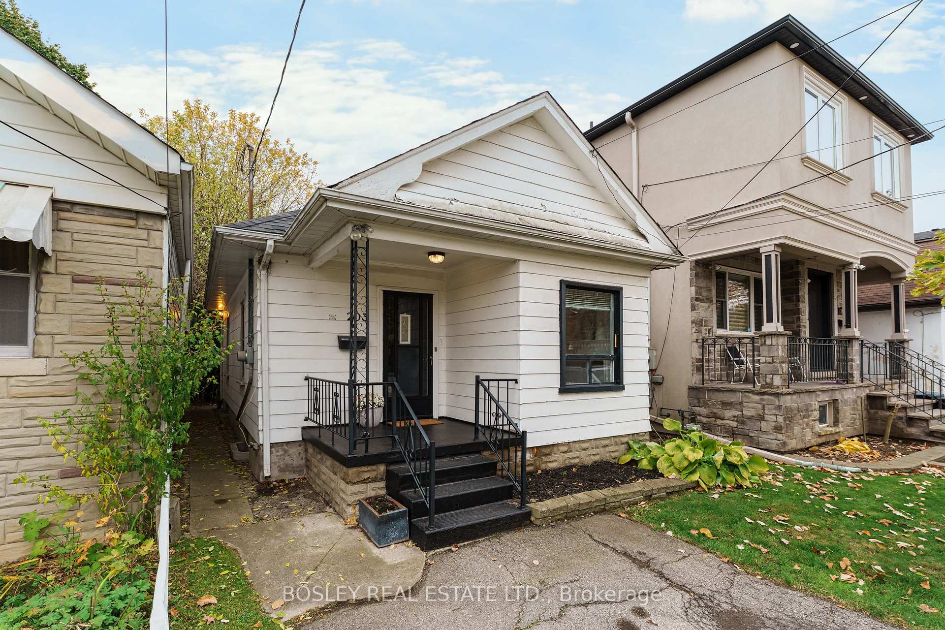 Photo 24 of 203 Virginia Avenue, Toronto, Woodbine-Lumsden — HOMEH