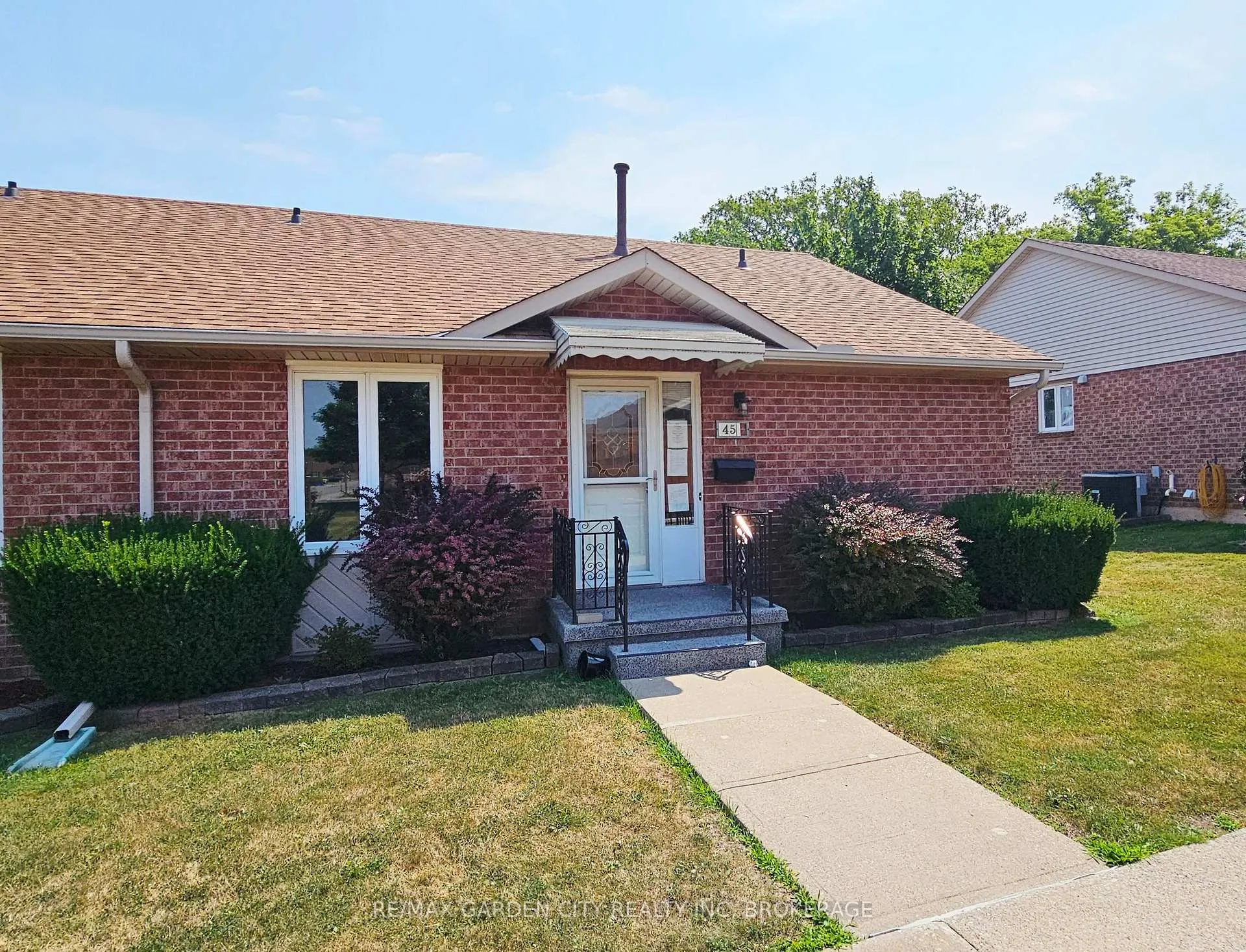 Front of Unit 45, 122 Bunting Road