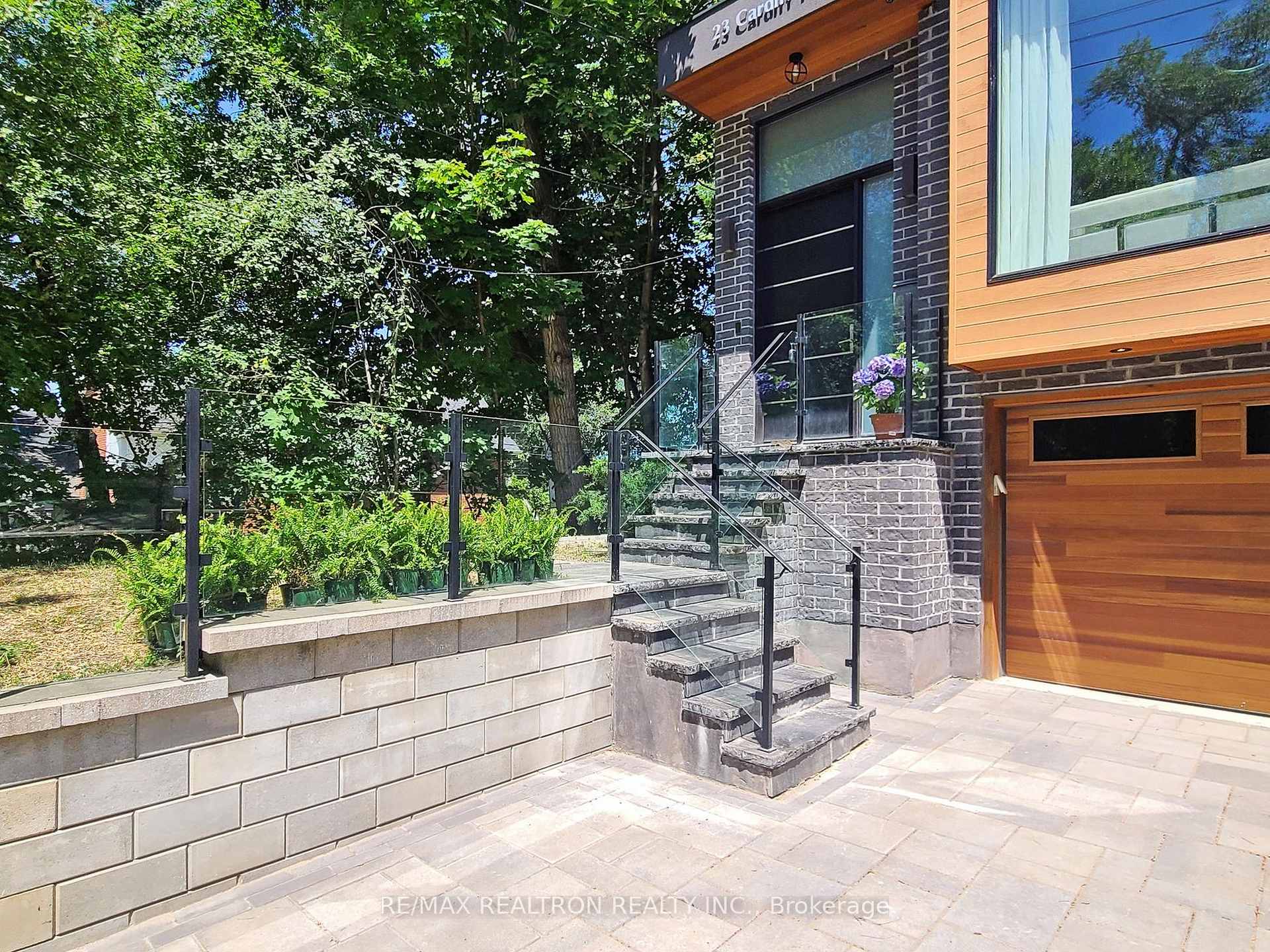 Photo 3 of 23 Cardiff Road, Toronto, Mount Pleasant East — HOMEH