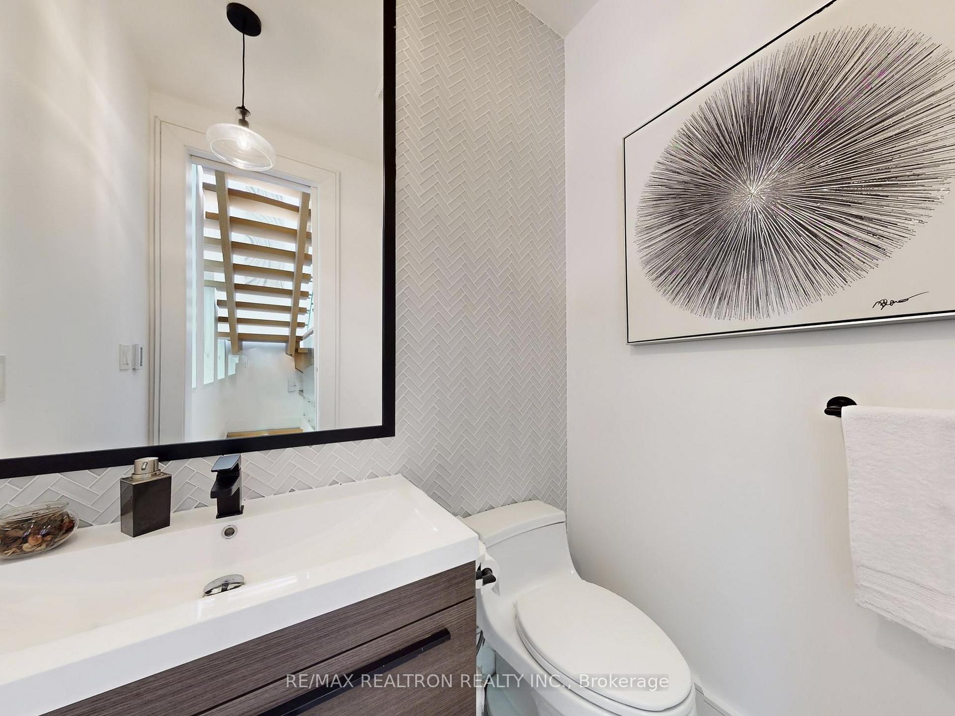 Photo 21 of 23 Cardiff Road, Toronto, Mount Pleasant East — HOMEH