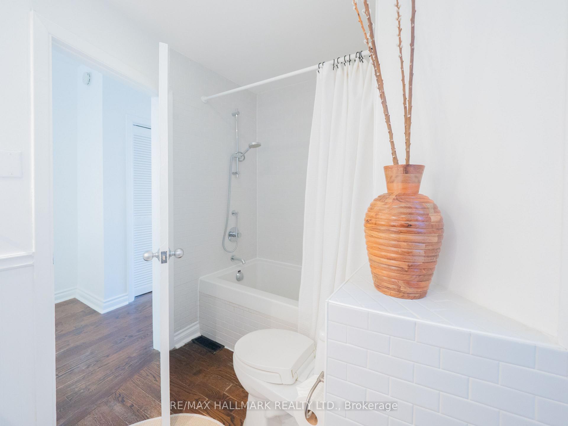 Photo 6 of 559 Logan Avenue, Toronto, North Riverdale — HOMEH