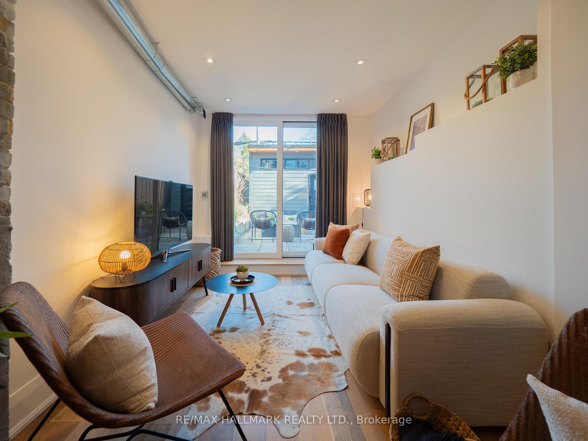 Photo 10 of 559 Logan Avenue, Toronto, North Riverdale — HOMEH