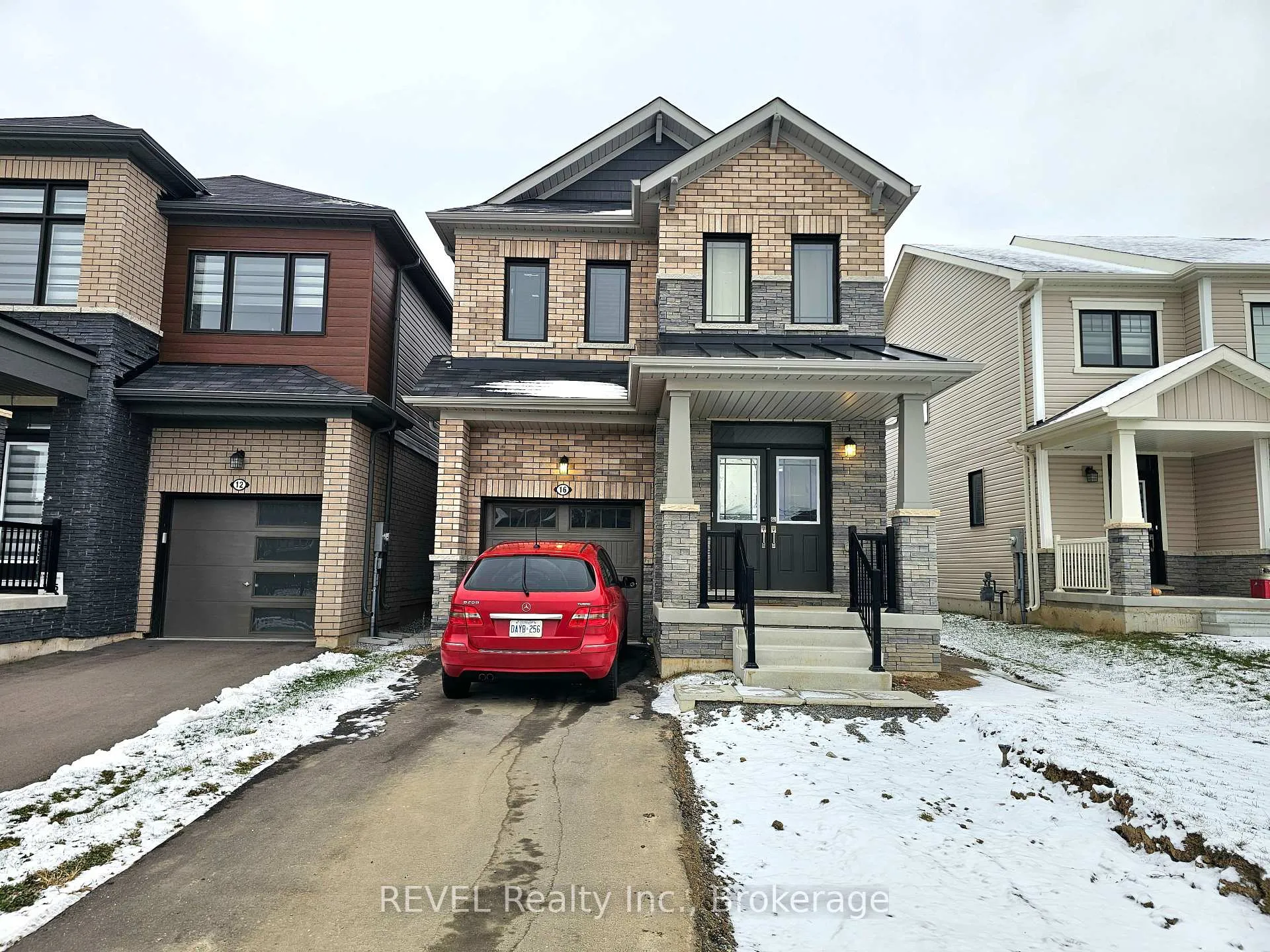 Front of Unit UPPER, 16 Concord Drive
