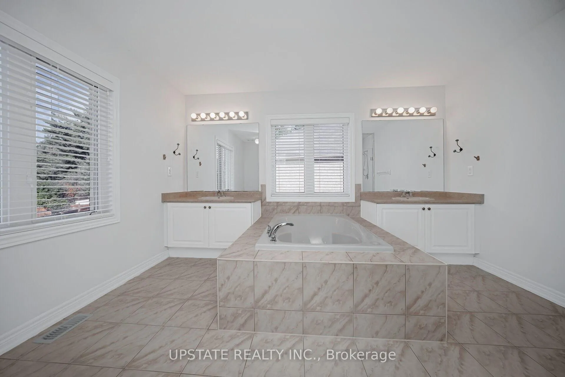 Photo 18 of 66 George Robinson Drive, Brampton, Credit Valley — HOMEH