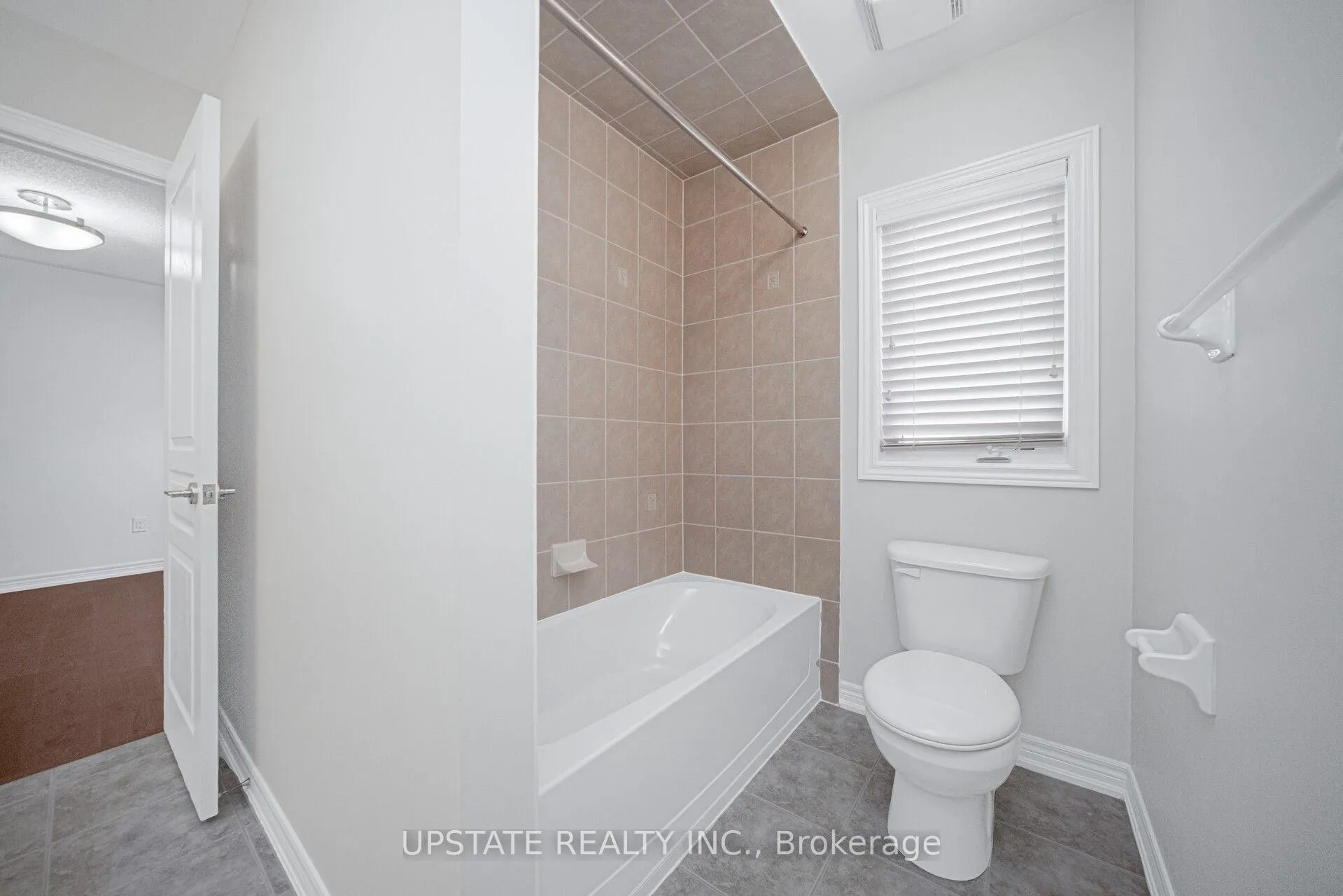 Photo 23 of 66 George Robinson Drive, Brampton, Credit Valley — HOMEH