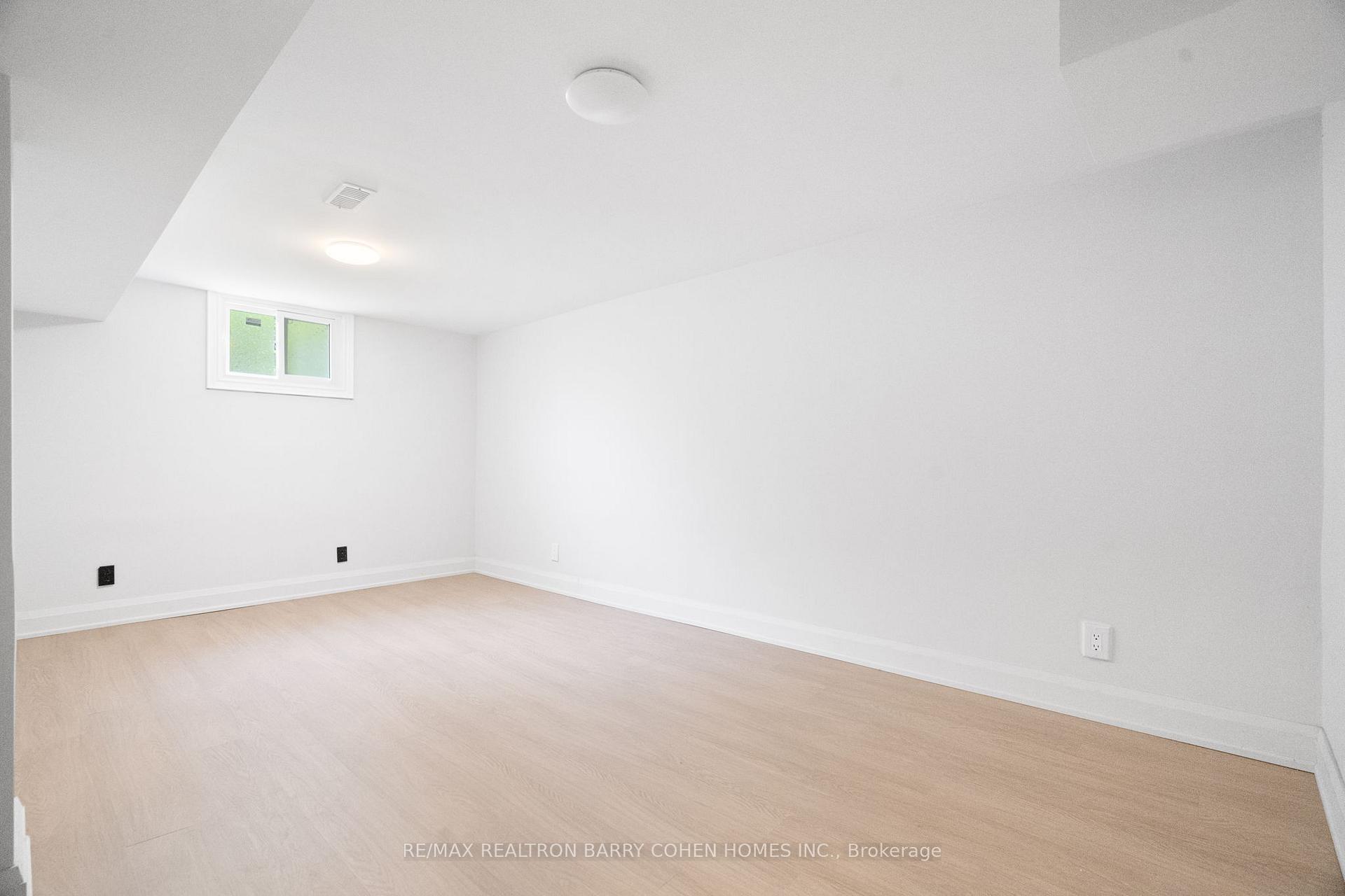 Photo 34 of 918 Eglinton Avenue E, Toronto, Leaside — HOMEH