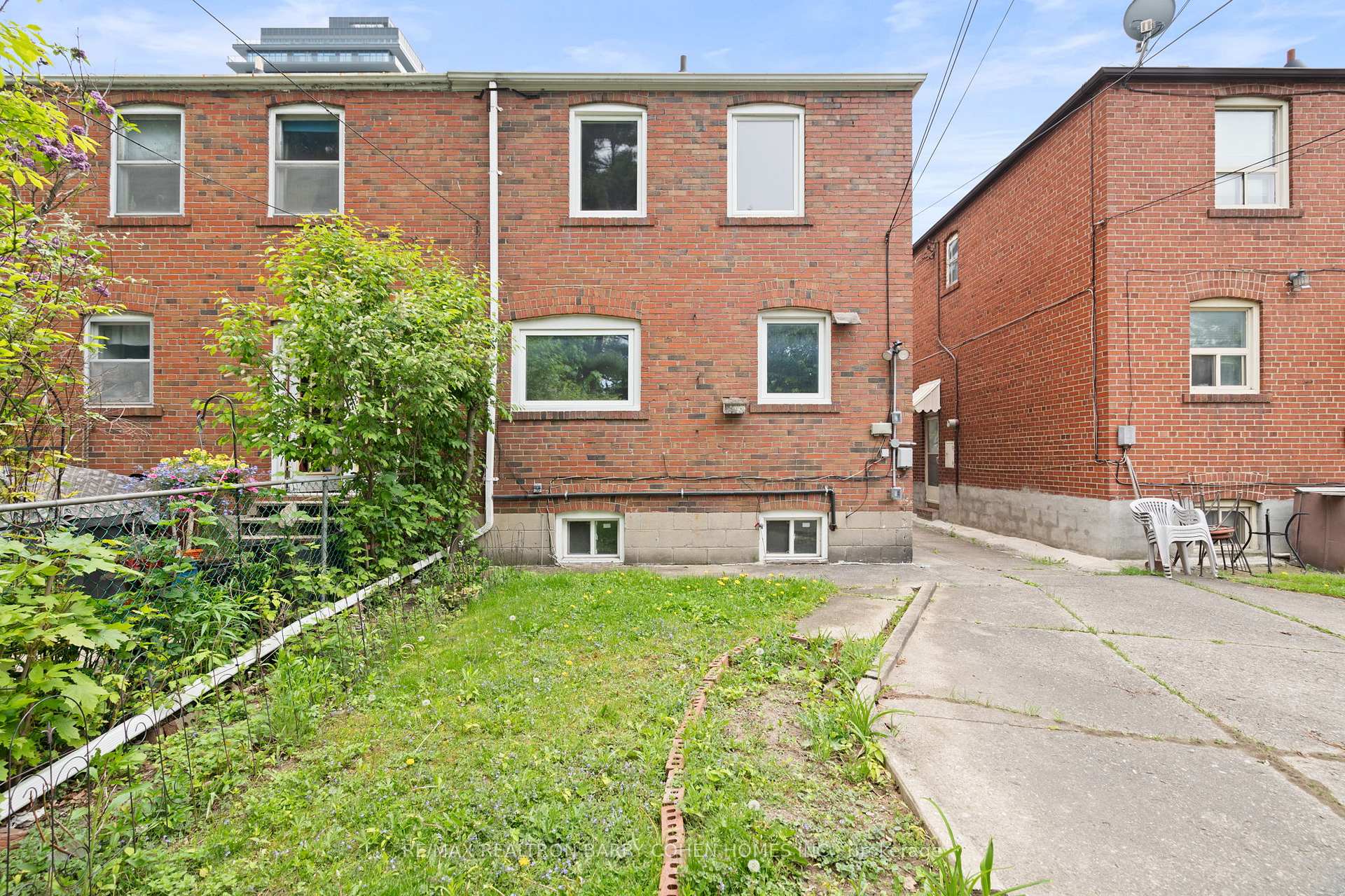 Photo 40 of 918 Eglinton Avenue E, Toronto, Leaside — HOMEH