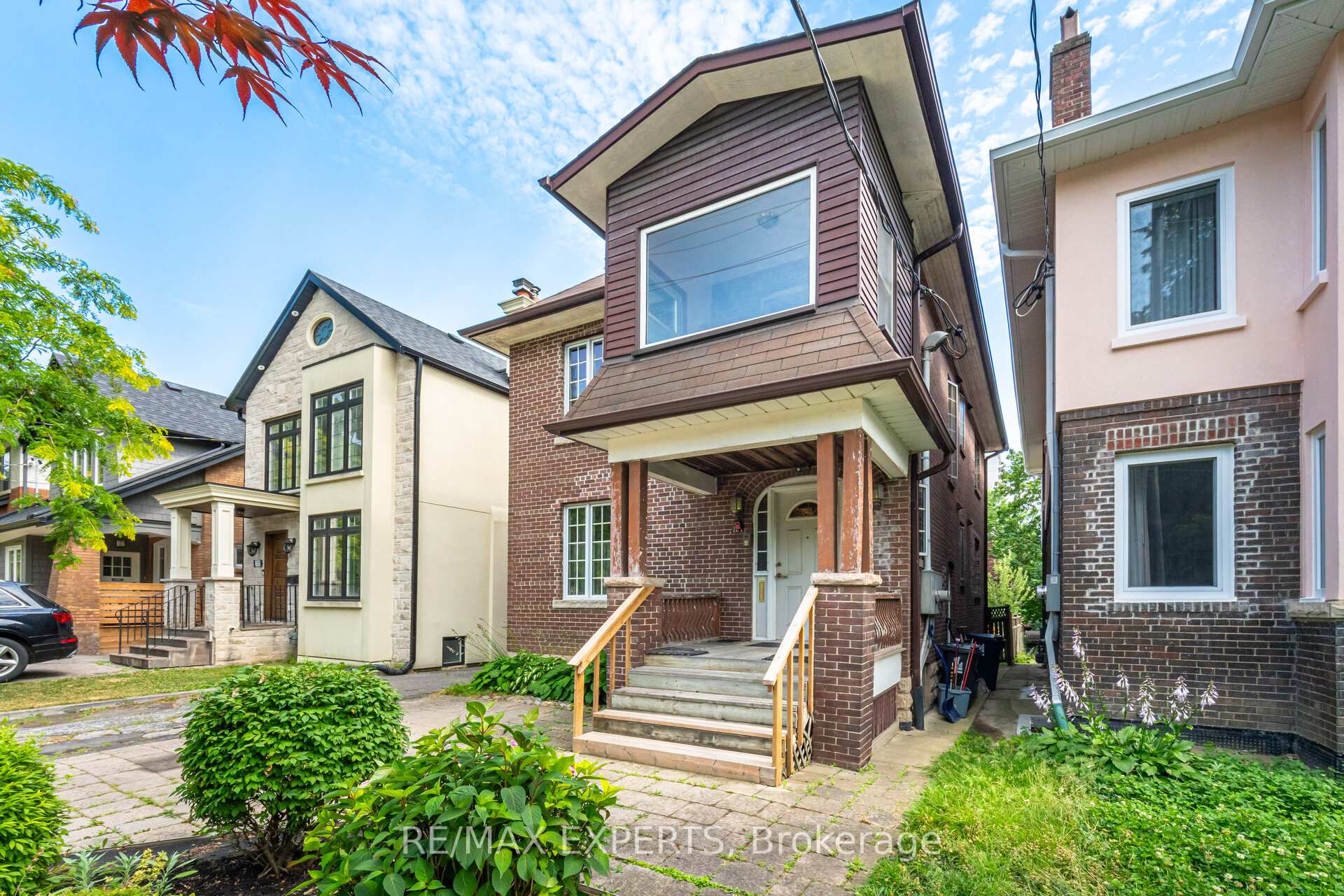 Photo 2 of 121 Belsize Drive, Toronto, Mount Pleasant West — HOMEH