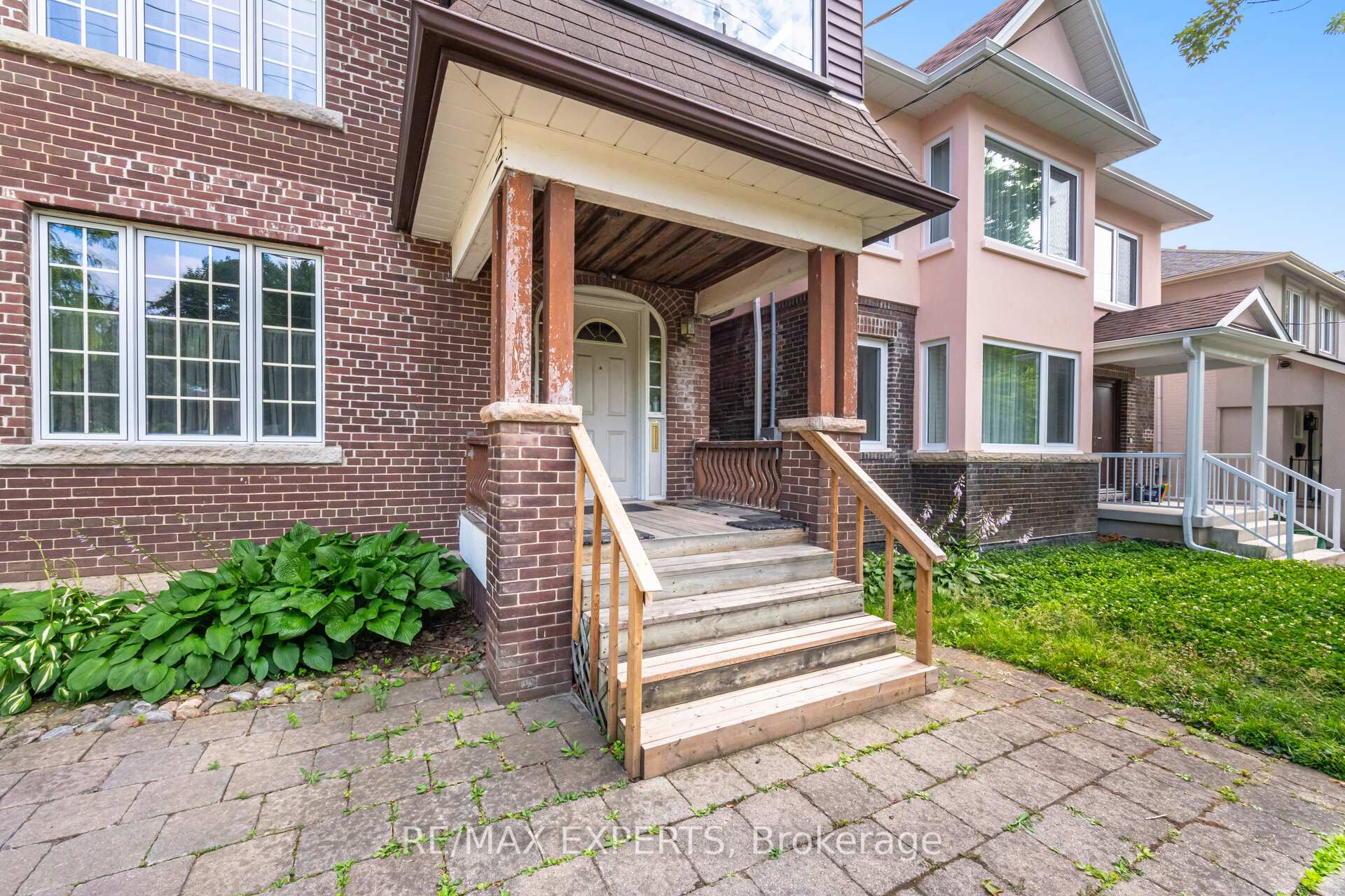 Photo 3 of 121 Belsize Drive, Toronto, Mount Pleasant West — HOMEH