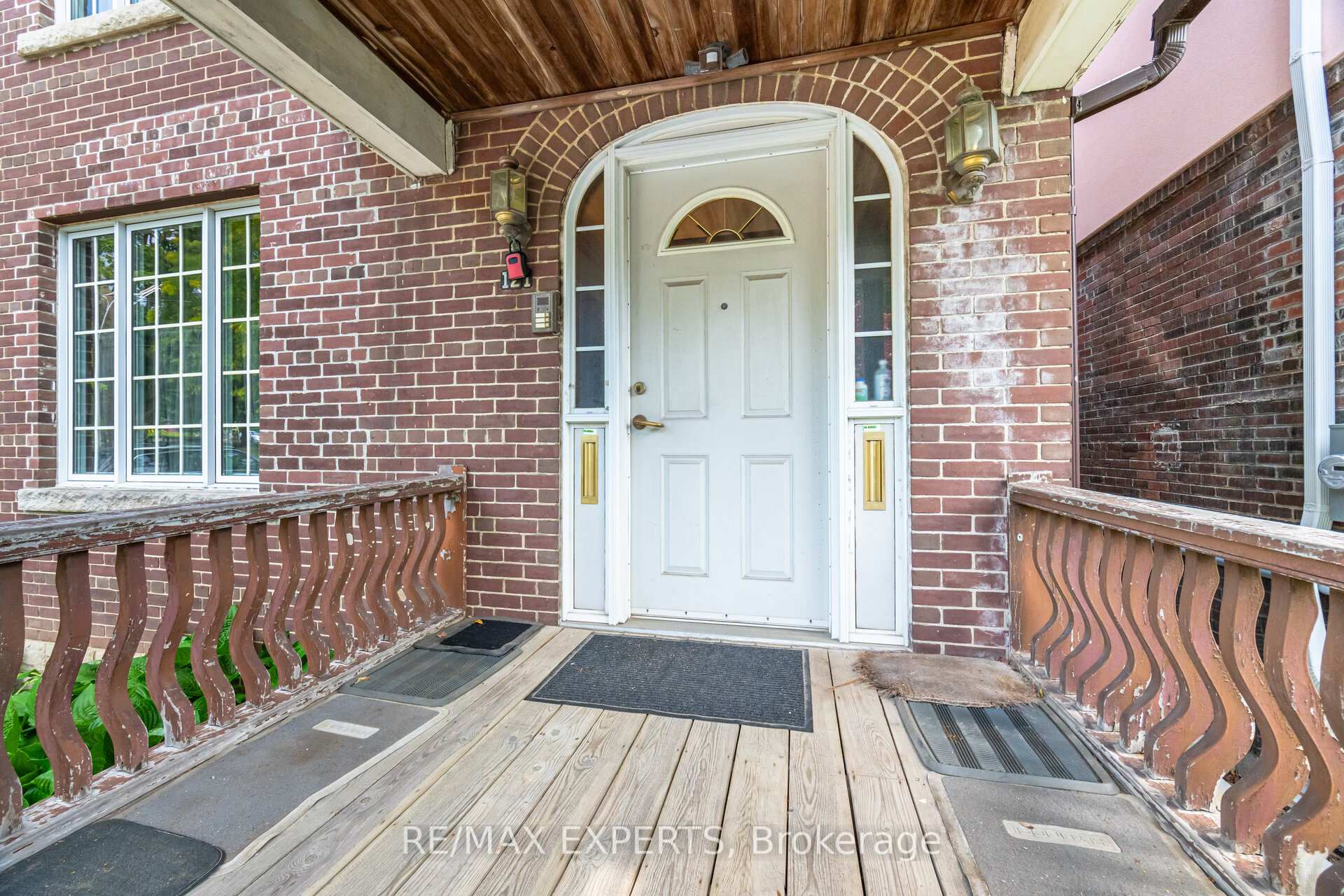 Photo 4 of 121 Belsize Drive, Toronto, Mount Pleasant West — HOMEH