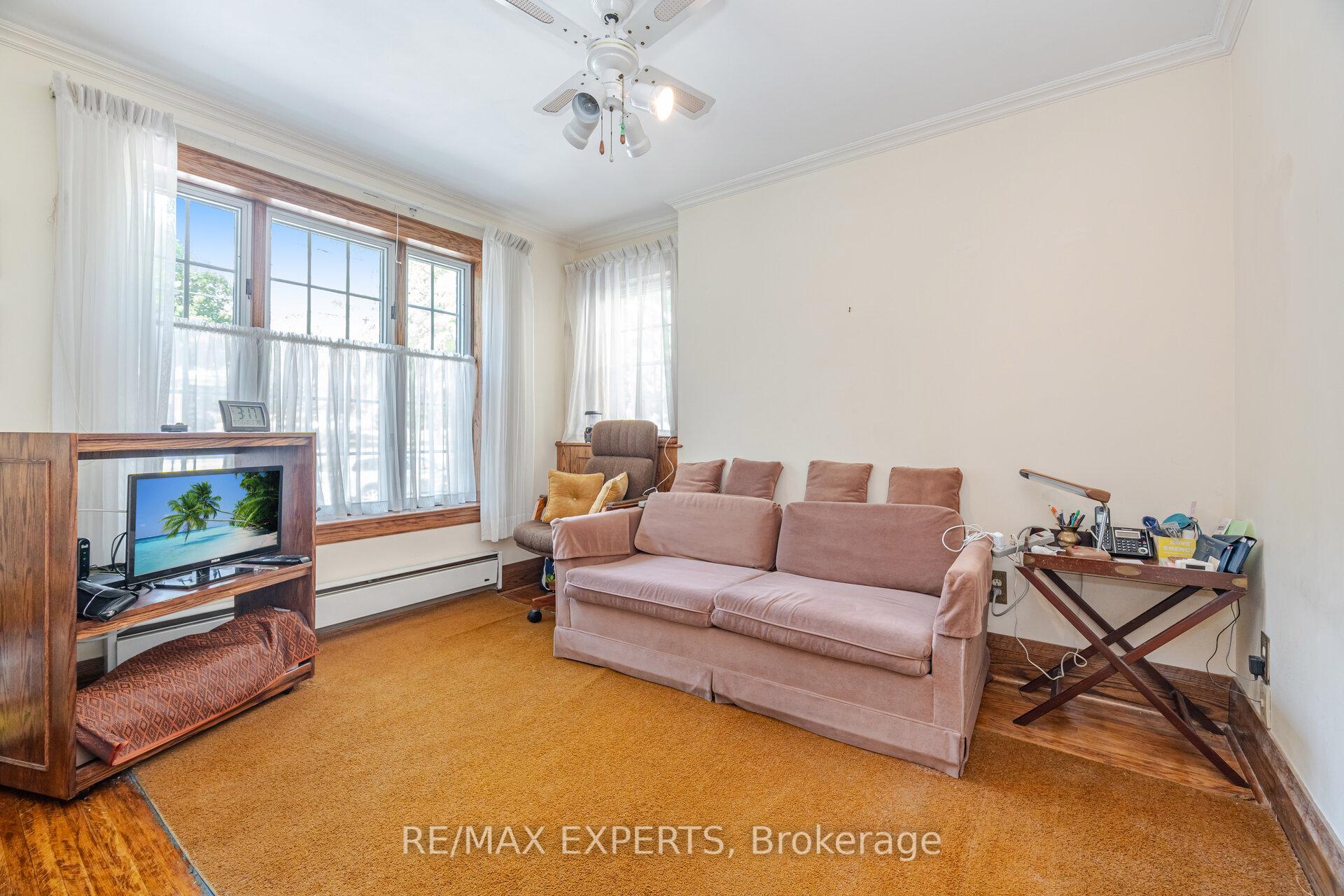 Photo 5 of 121 Belsize Drive, Toronto, Mount Pleasant West — HOMEH