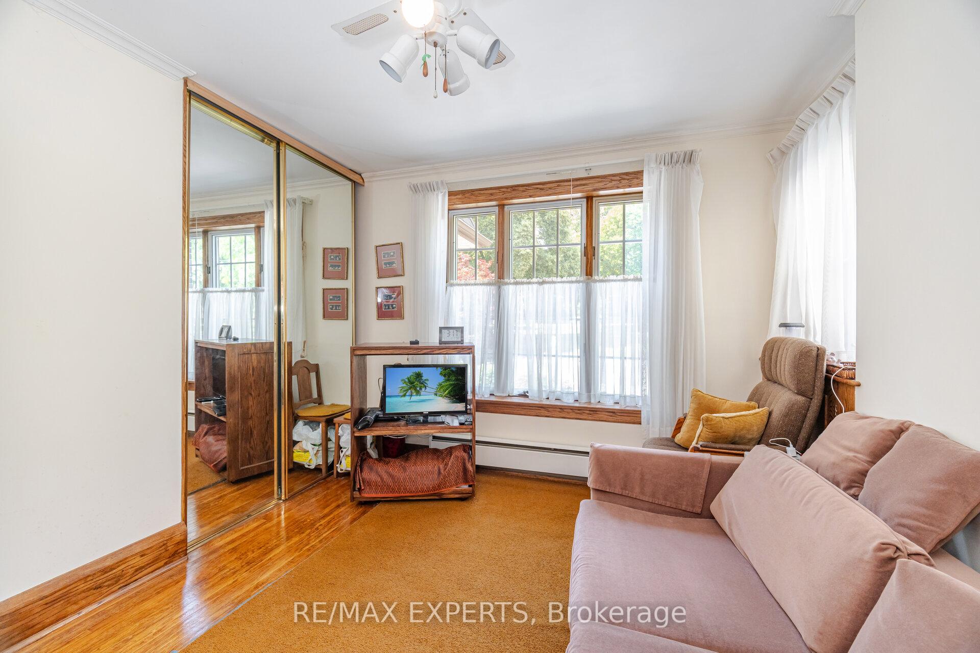 Photo 6 of 121 Belsize Drive, Toronto, Mount Pleasant West — HOMEH