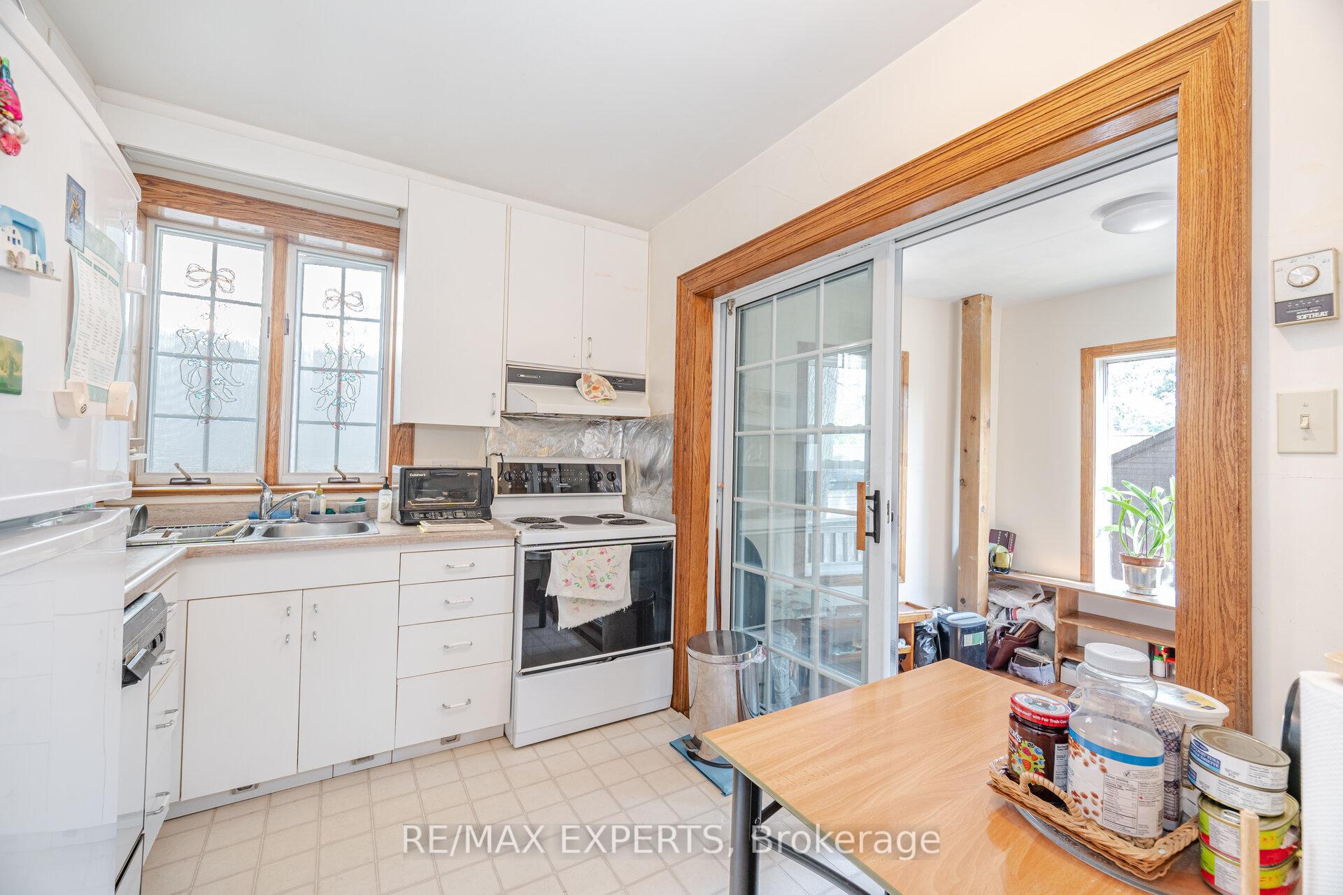 Photo 11 of 121 Belsize Drive, Toronto, Mount Pleasant West — HOMEH
