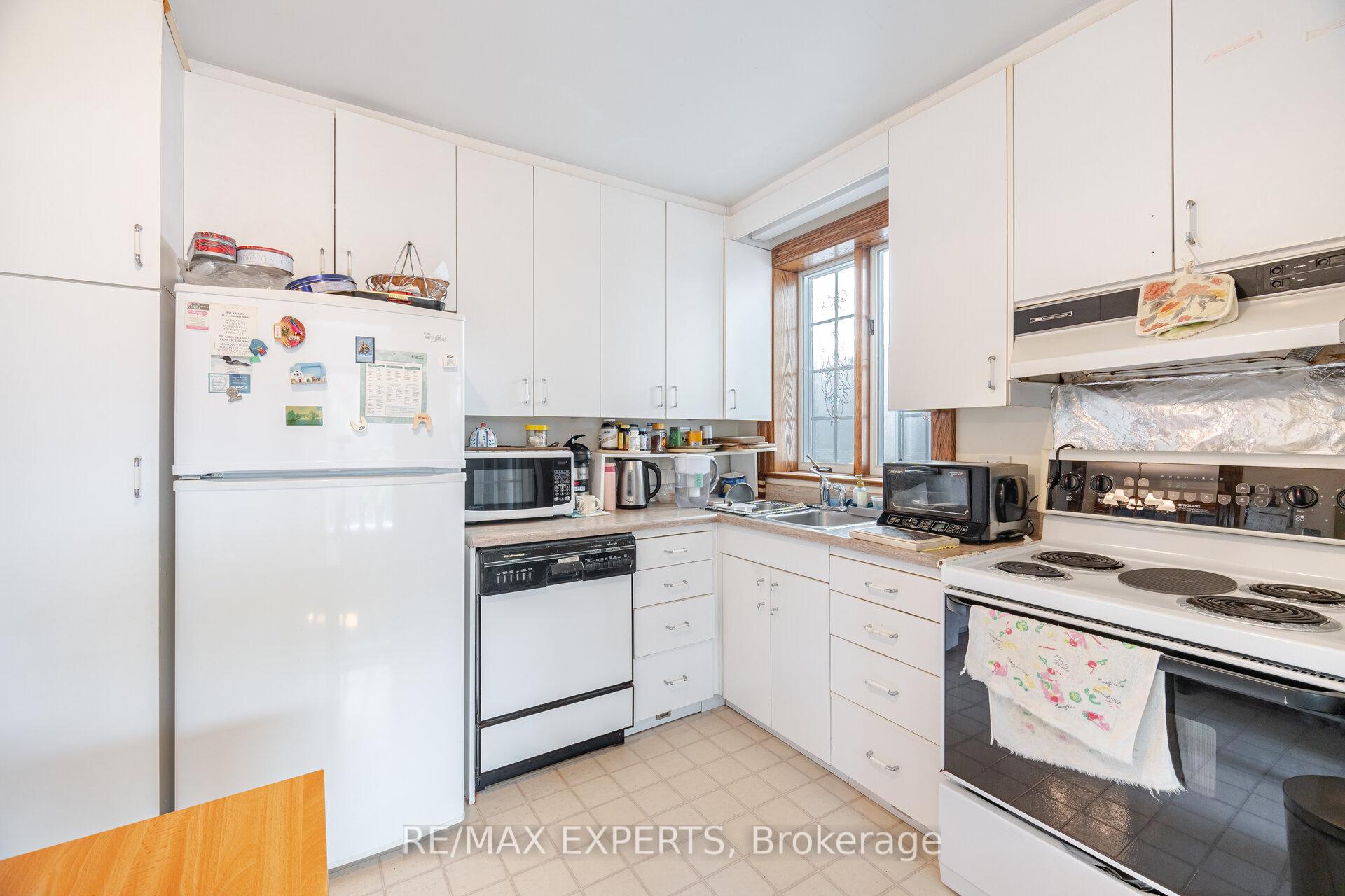 Photo 12 of 121 Belsize Drive, Toronto, Mount Pleasant West — HOMEH