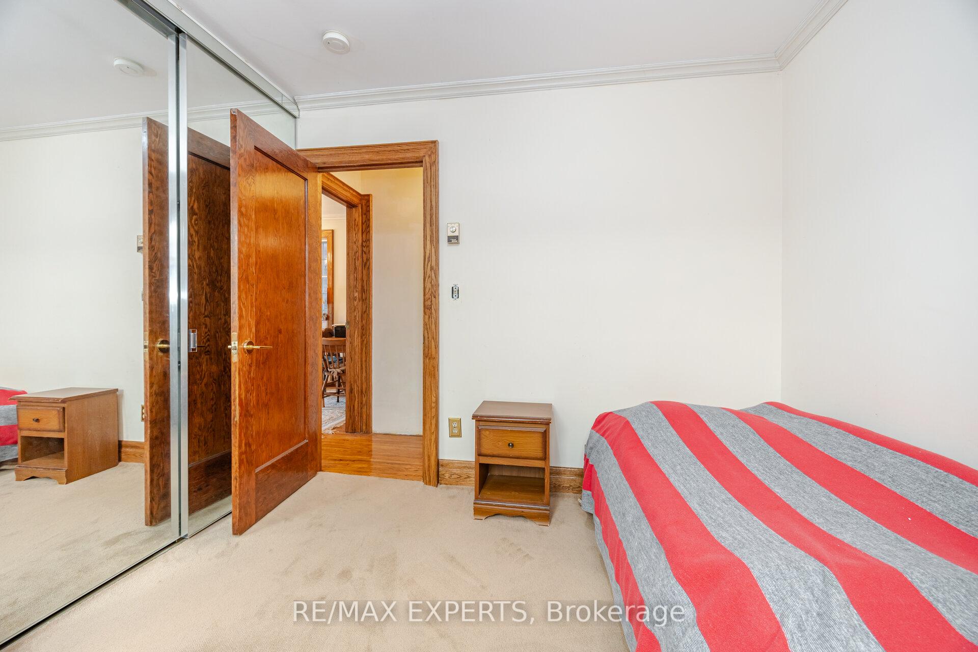 Photo 16 of 121 Belsize Drive, Toronto, Mount Pleasant West — HOMEH