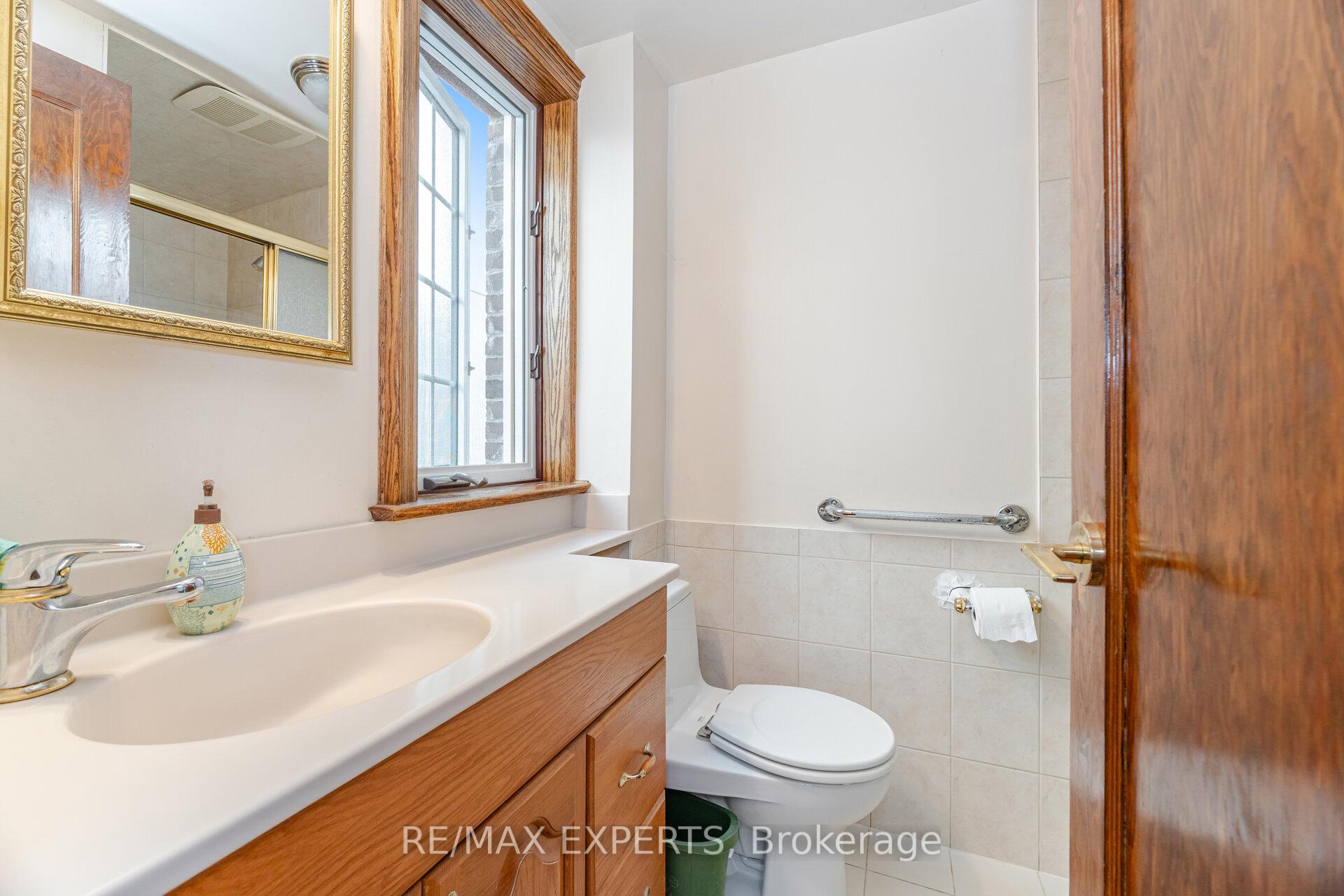 Photo 17 of 121 Belsize Drive, Toronto, Mount Pleasant West — HOMEH