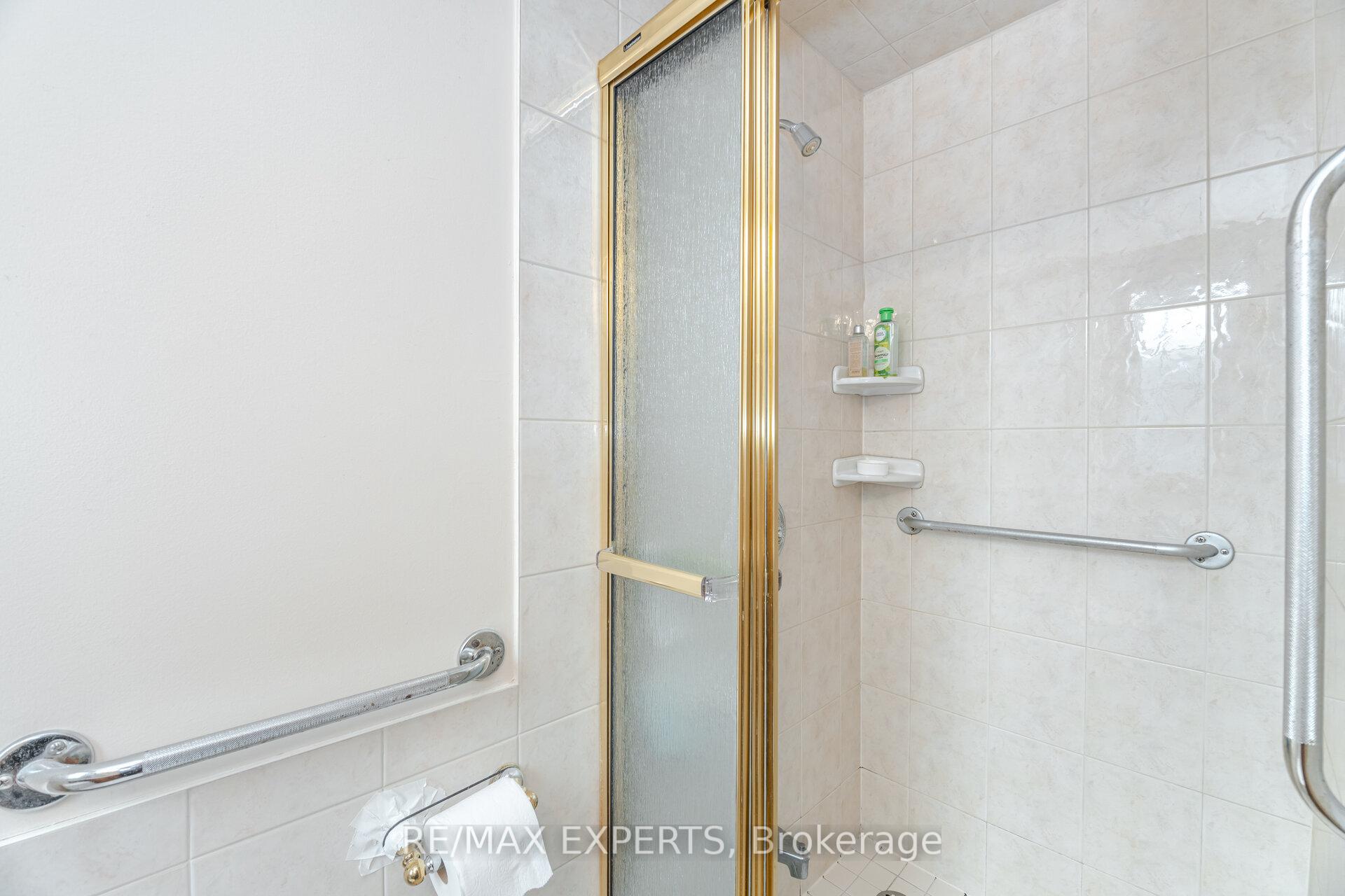 Photo 18 of 121 Belsize Drive, Toronto, Mount Pleasant West — HOMEH