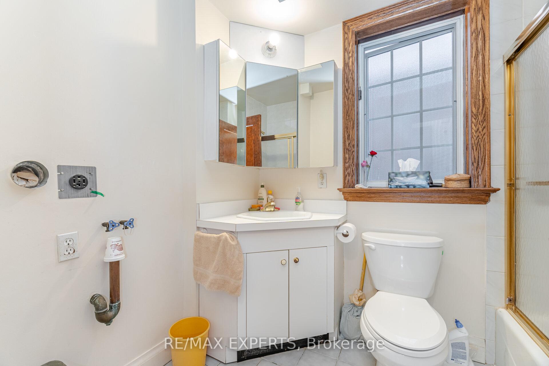 Photo 19 of 121 Belsize Drive, Toronto, Mount Pleasant West — HOMEH
