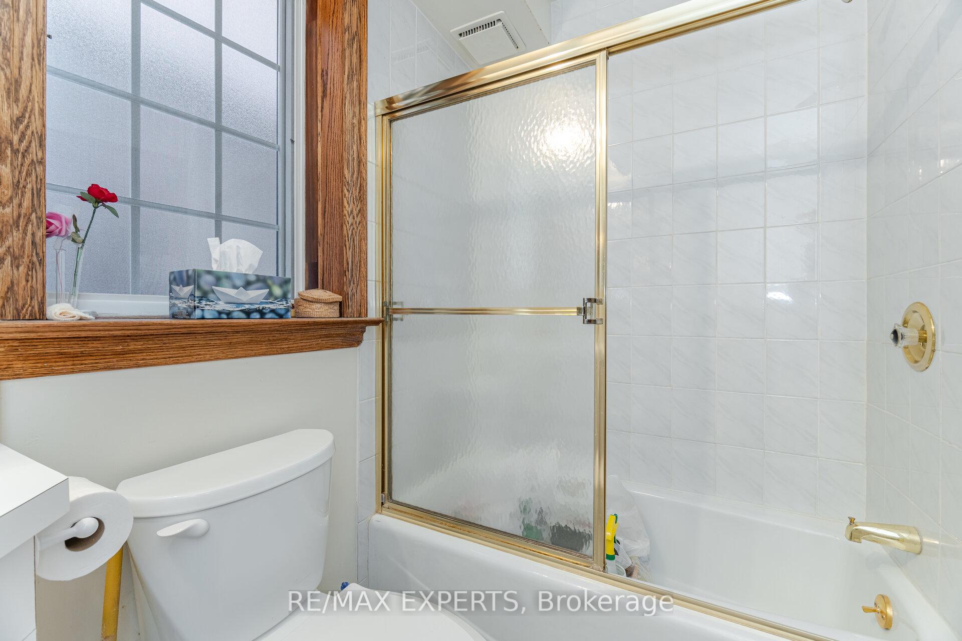 Photo 20 of 121 Belsize Drive, Toronto, Mount Pleasant West — HOMEH