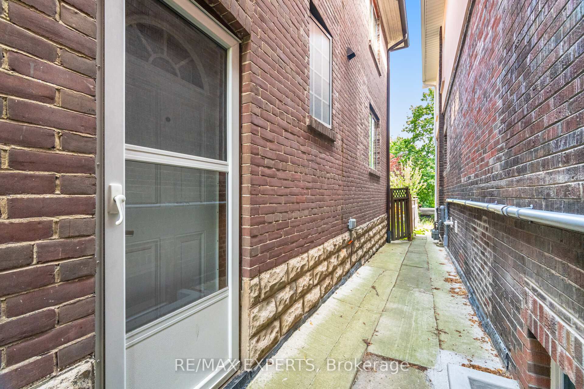 Photo 44 of 121 Belsize Drive, Toronto, Mount Pleasant West — HOMEH