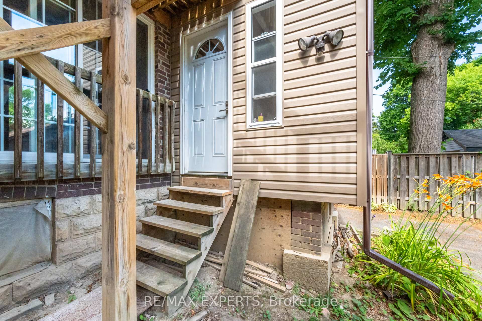 Photo 45 of 121 Belsize Drive, Toronto, Mount Pleasant West — HOMEH
