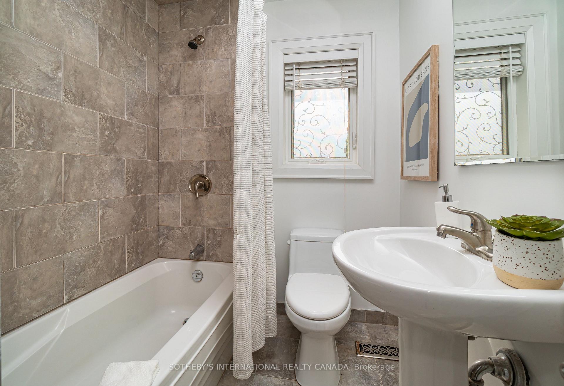 Photo 18 of 147 Rumsey Road, Toronto, Leaside — HOMEH