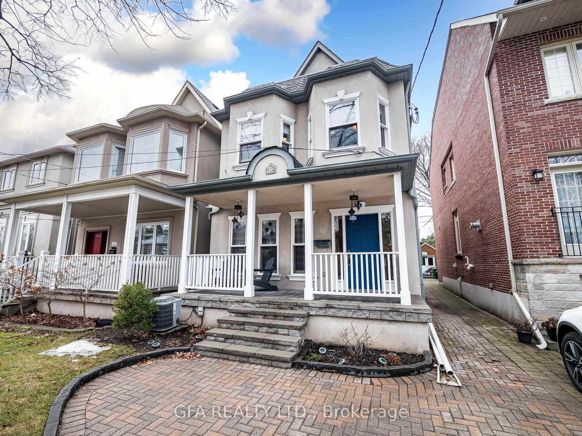 Front of 423 Manor Road E