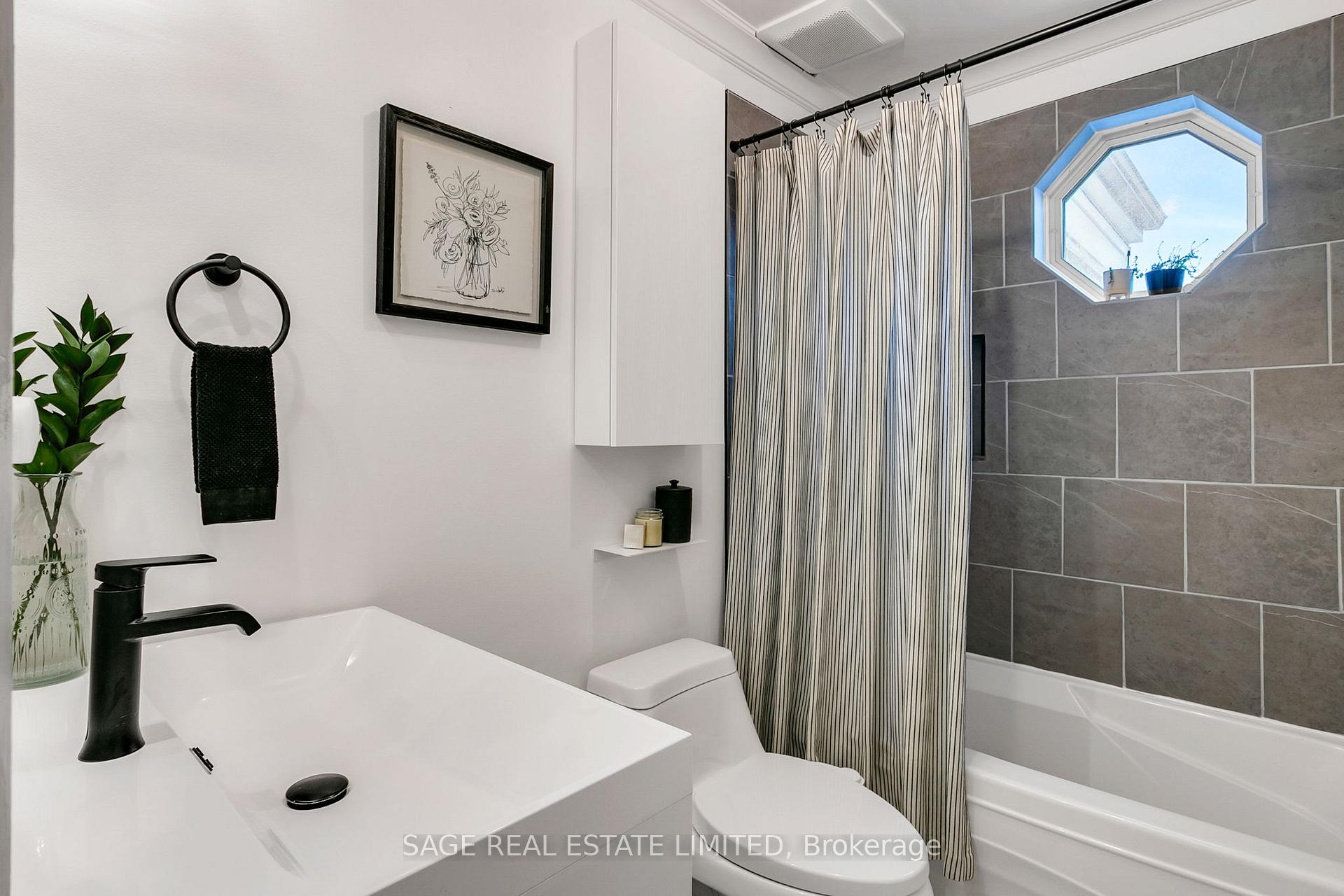 Photo 24 of 40 Kildonan Road, Toronto, East End-Danforth — HOMEH