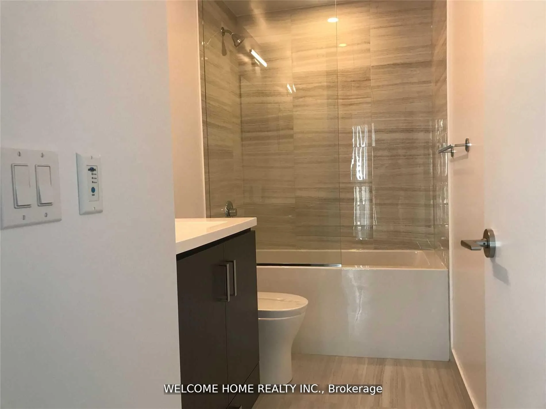 Photo 6 of Unit 710, 38 Honeycrisp Crescent, Vaughan, Vaughan Corporate Centre — HOMEH