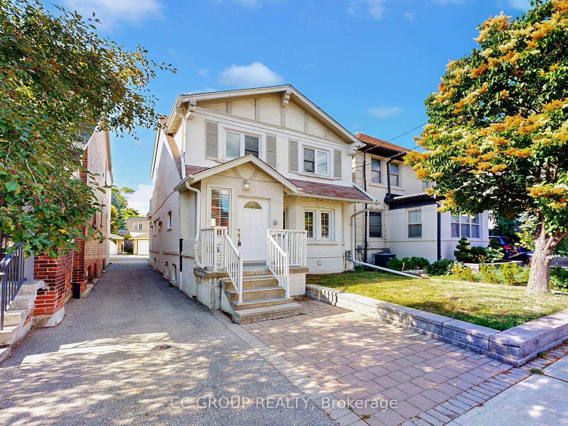Front of Unit Bsmt, 162 St Clair Avenue E