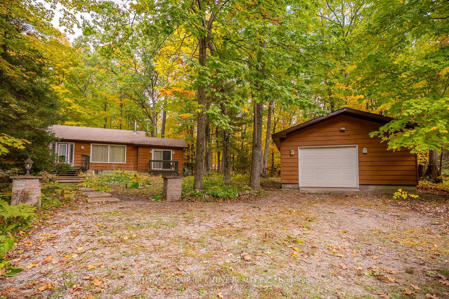Photo 2 of 11 Bourgeois Court, Tiny, Rural Tiny — HOMEH
