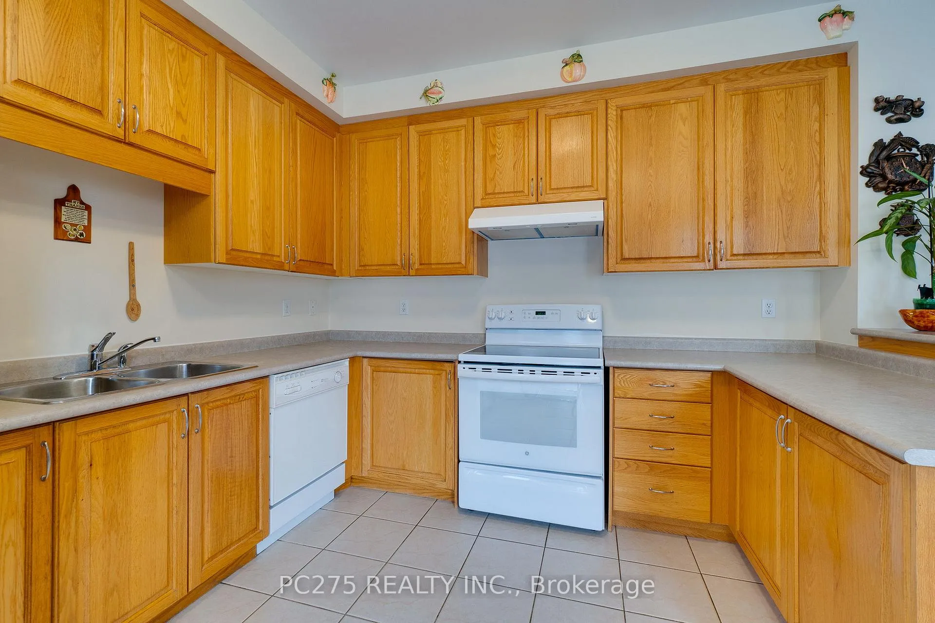 Photo 20 of 24 Wheatfield Drive, Vaughan, Vellore Village — HOMEH