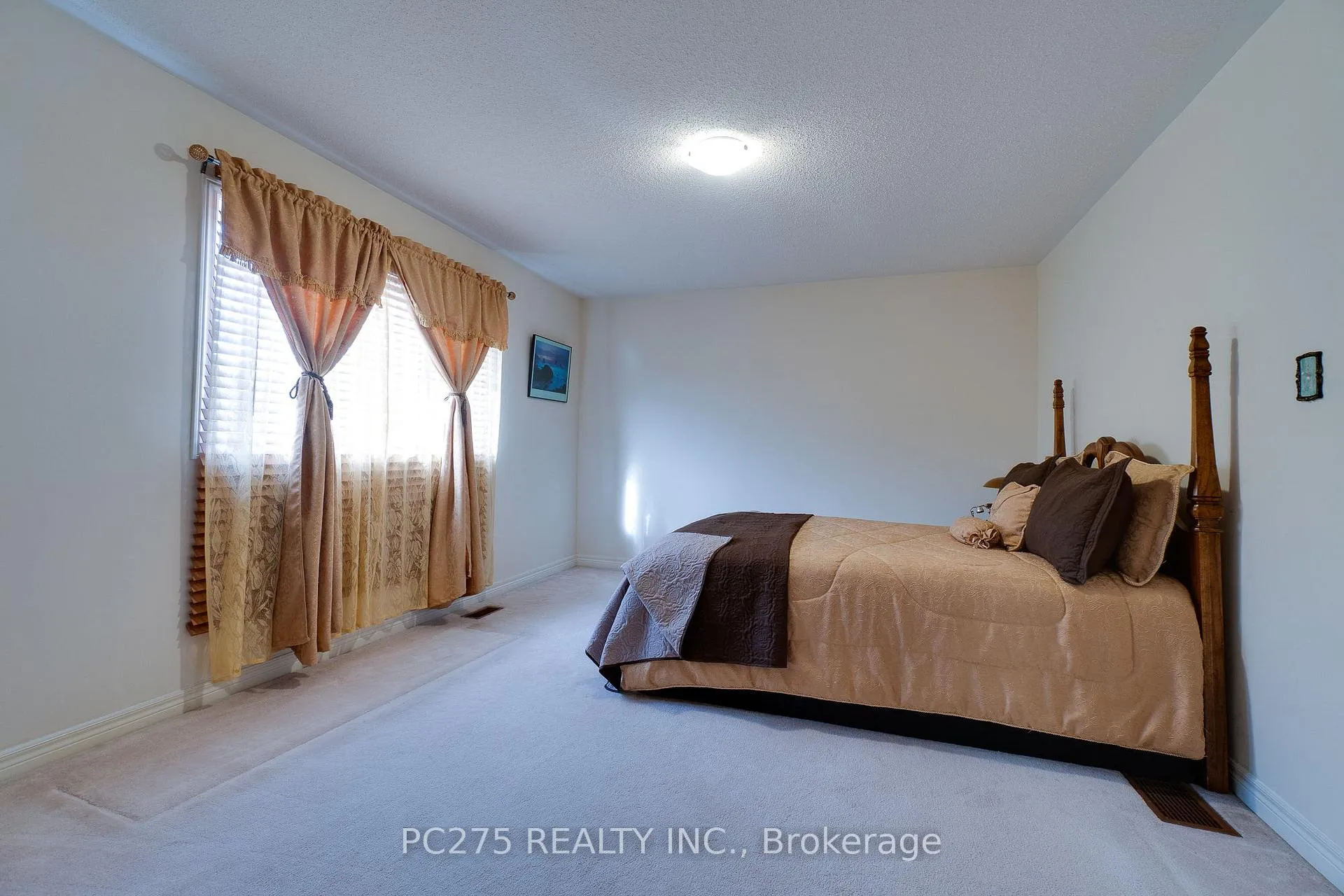 Photo 26 of 24 Wheatfield Drive, Vaughan, Vellore Village — HOMEH