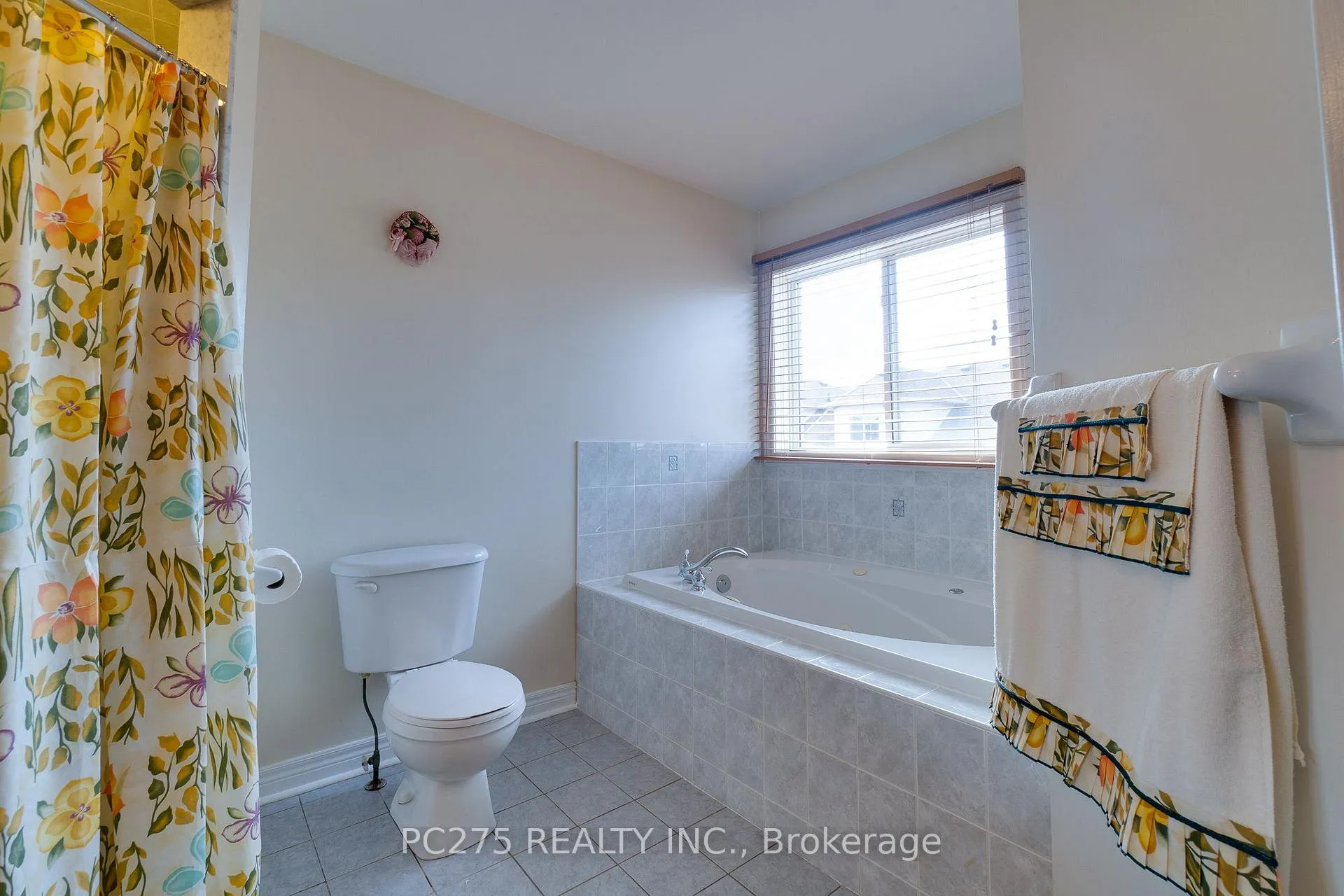 Photo 28 of 24 Wheatfield Drive, Vaughan, Vellore Village — HOMEH