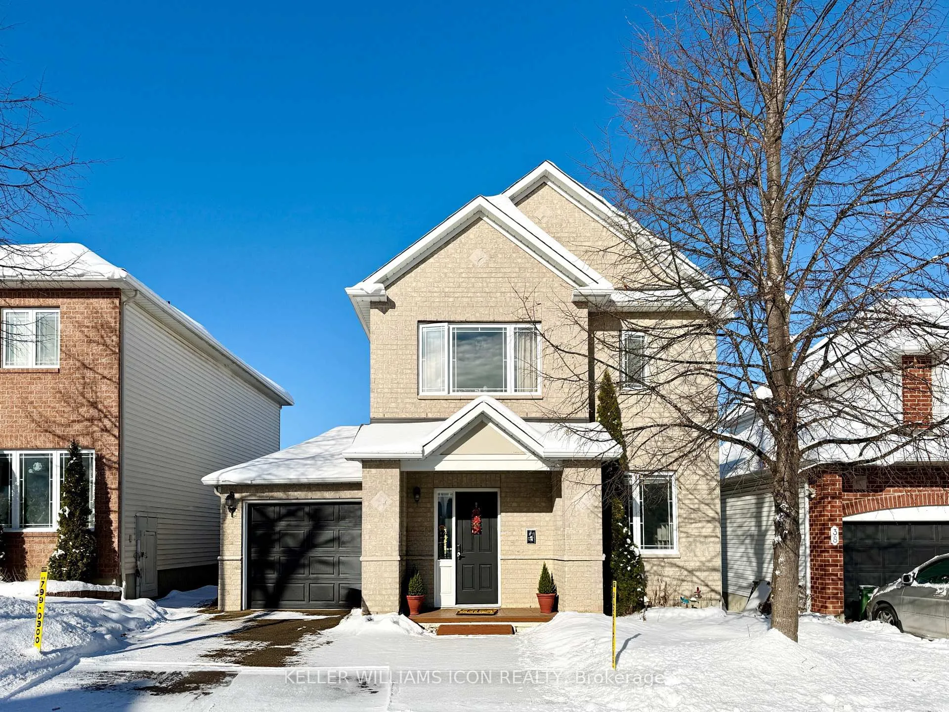 Front of 40 Huntcliff Place