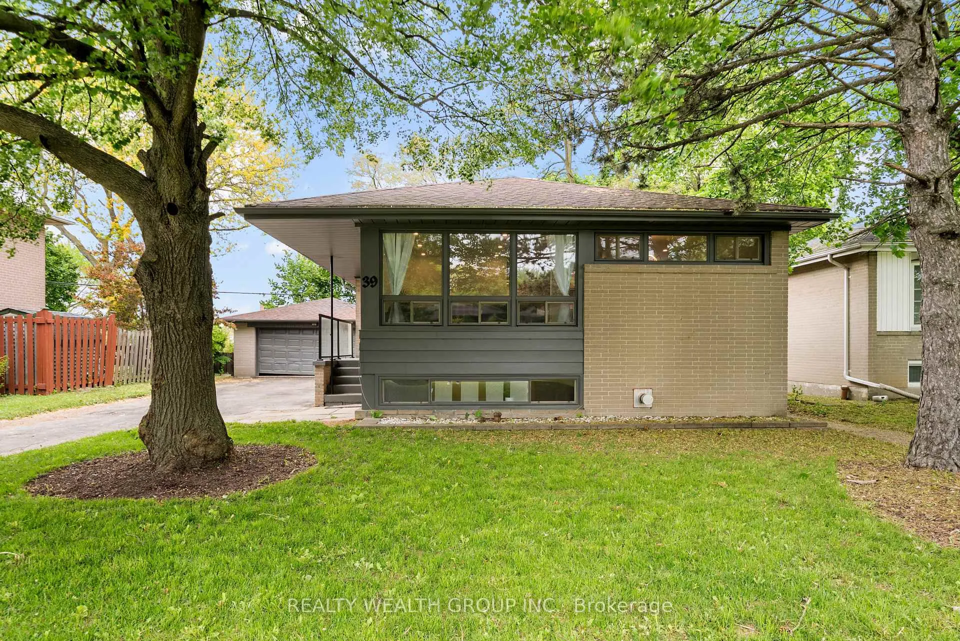 Front of 39 Treadgold Crescent