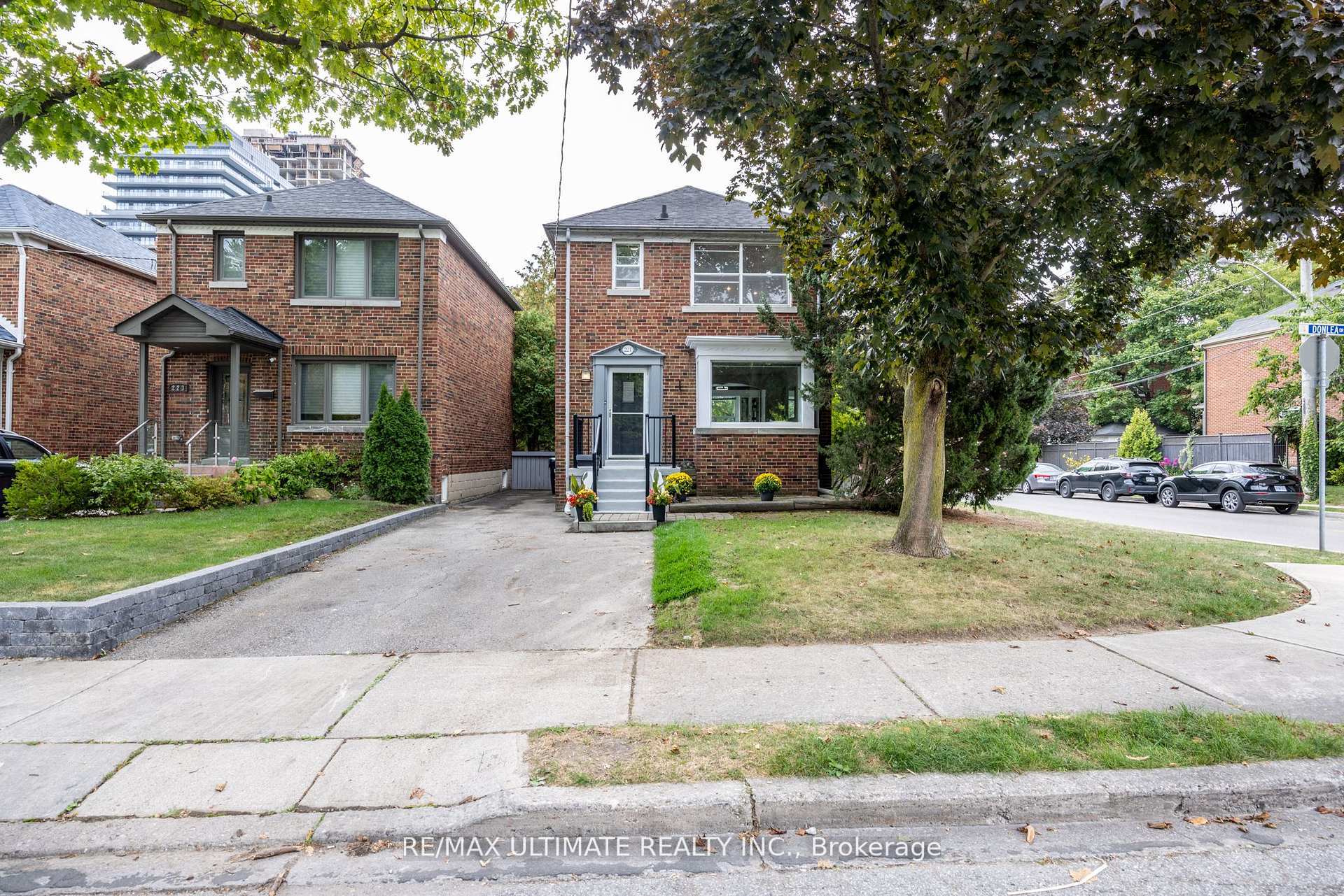 Photo 1 of 221 Donlea Drive, Toronto, Leaside — HOMEH