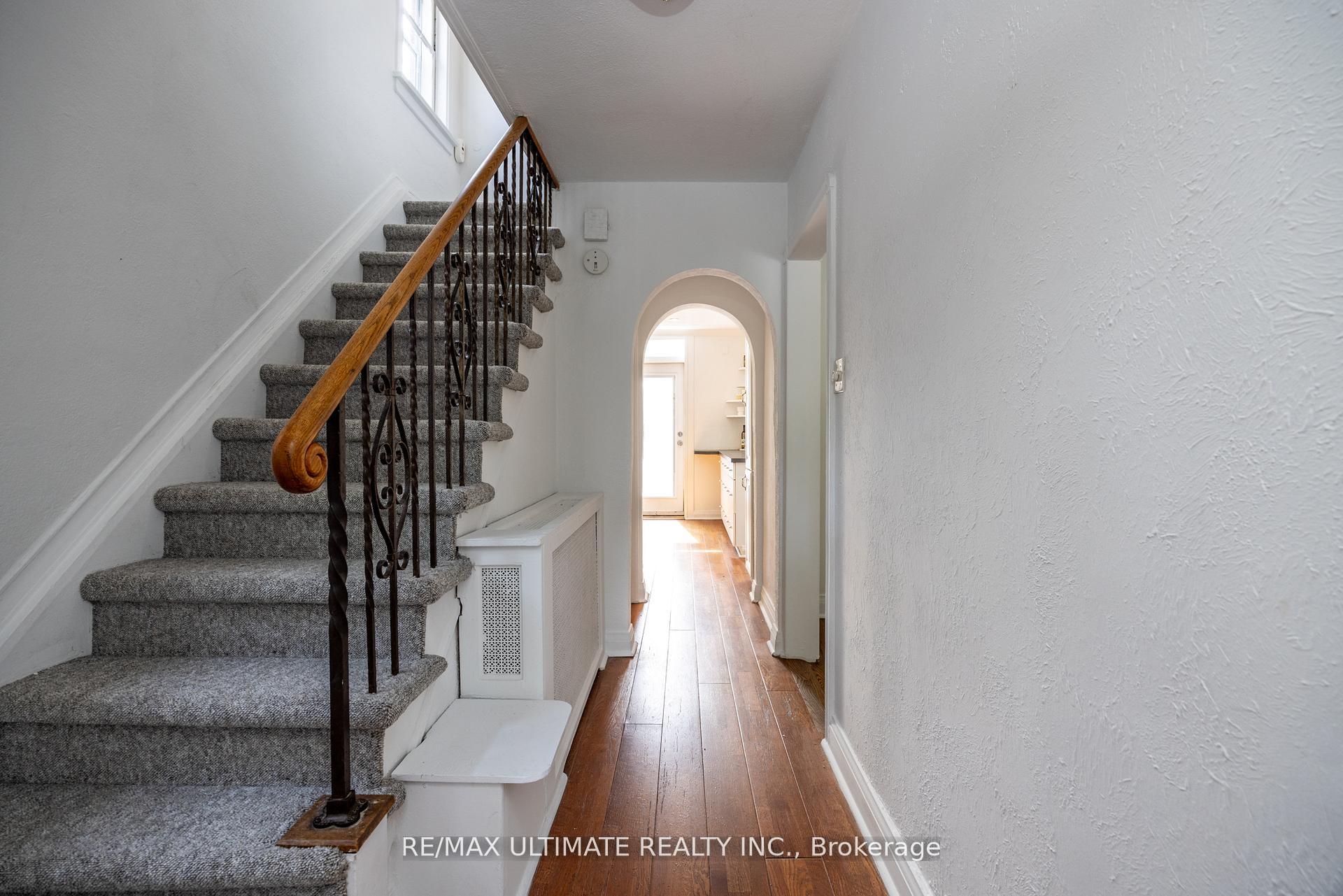 Photo 2 of 221 Donlea Drive, Toronto, Leaside — HOMEH