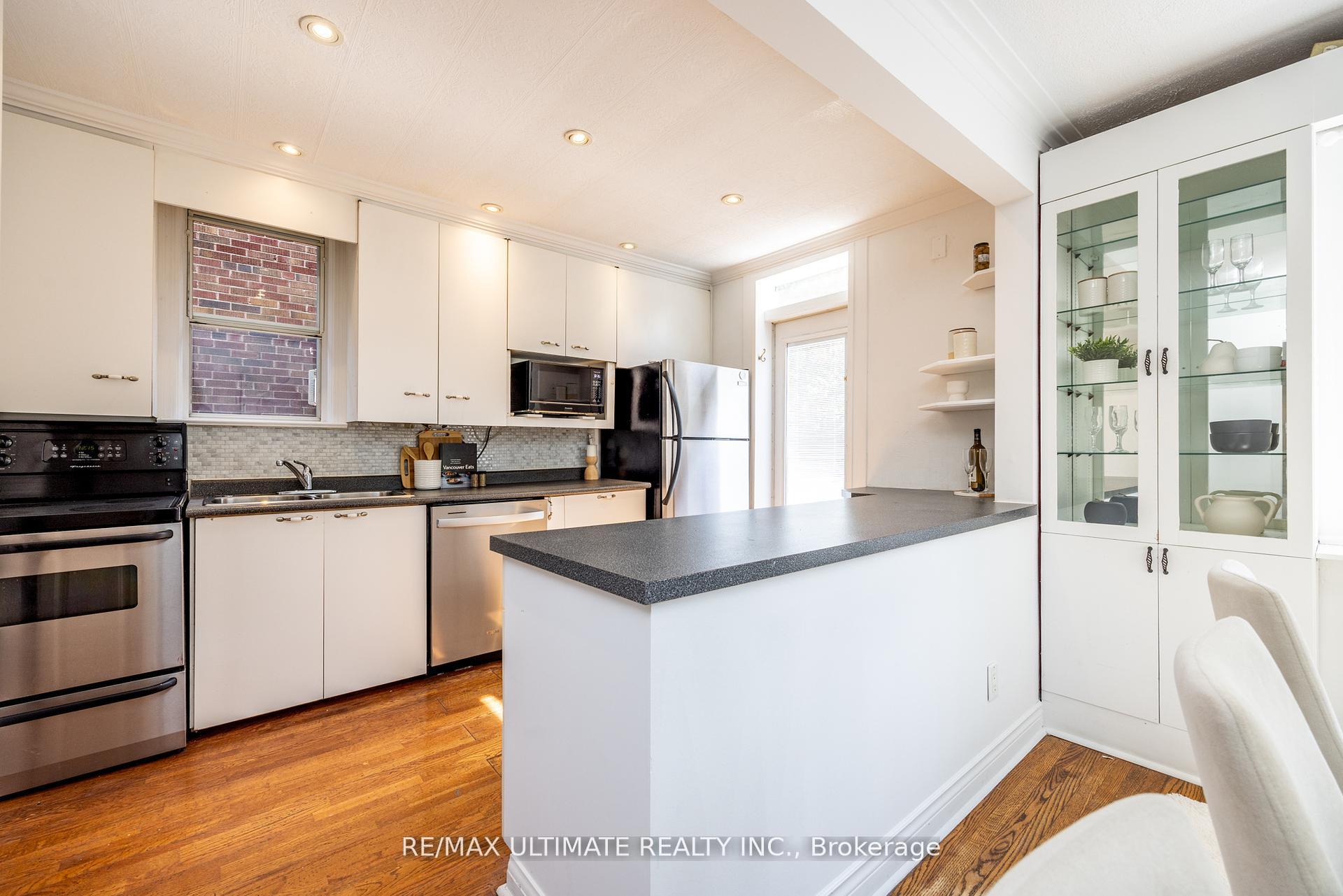 Photo 16 of 221 Donlea Drive, Toronto, Leaside — HOMEH