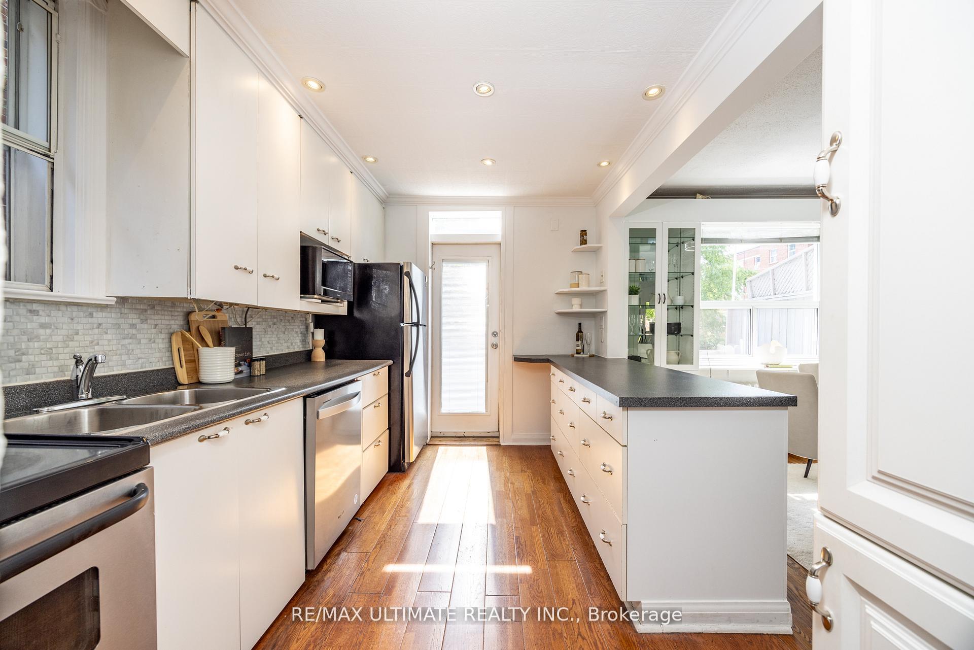Photo 17 of 221 Donlea Drive, Toronto, Leaside — HOMEH