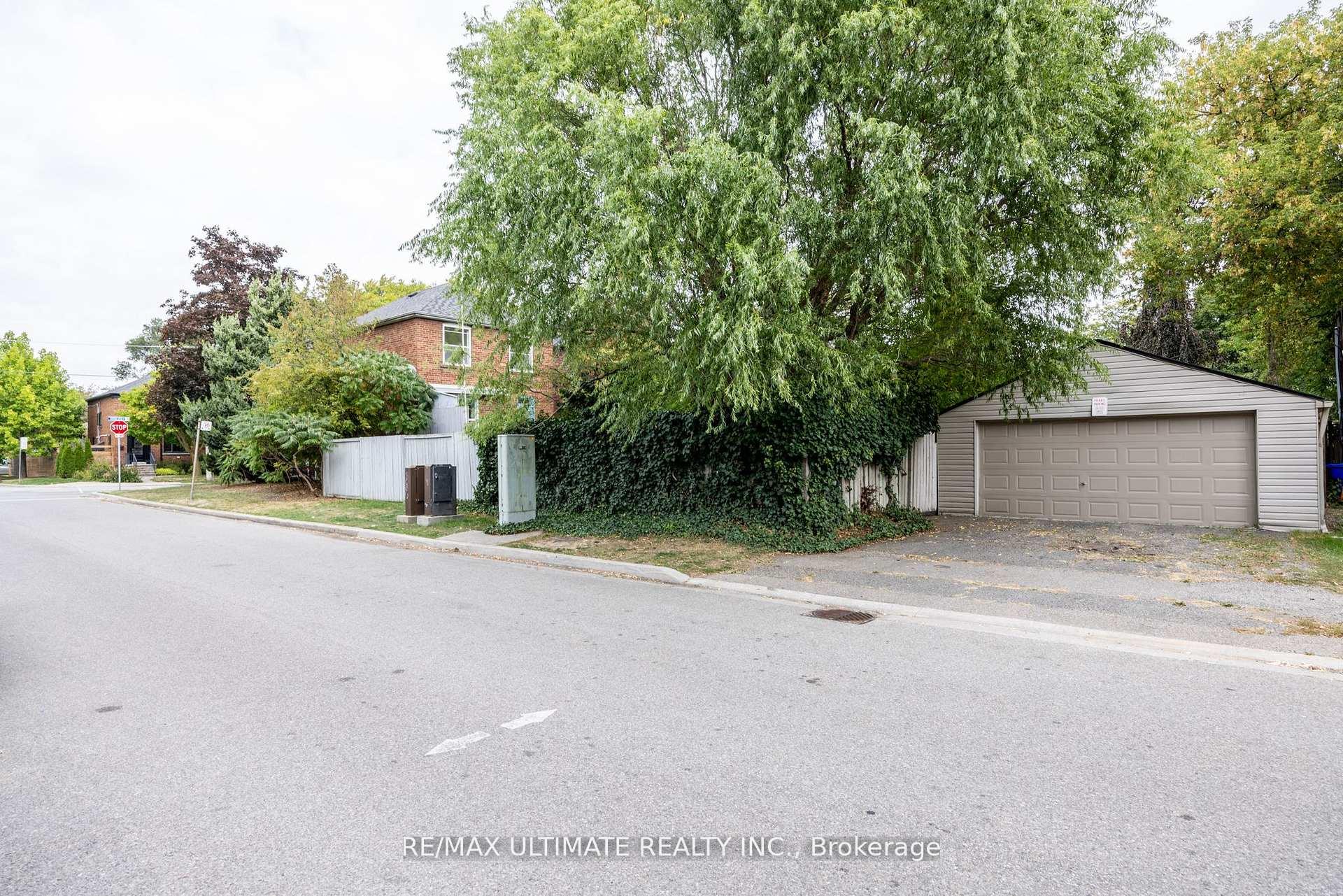 Photo 48 of 221 Donlea Drive, Toronto, Leaside — HOMEH