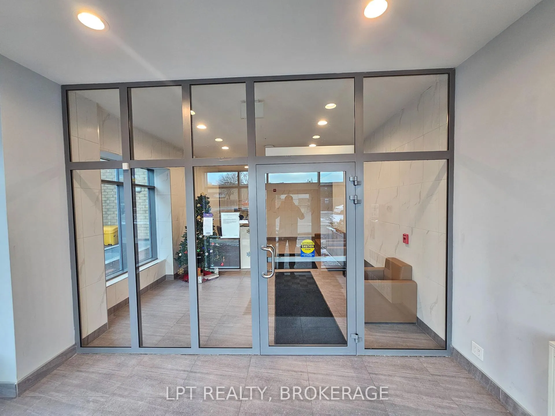 Photo 2 of Unit 809, 652 Princess Street, Kingston, Central City East — HOMEH