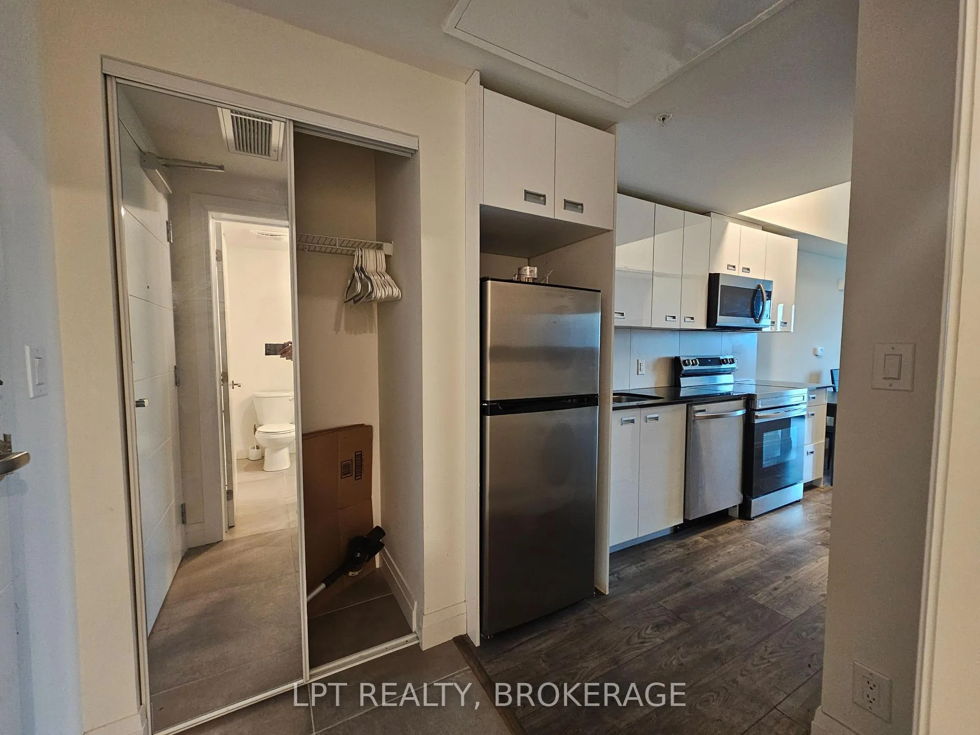 Photo 4 of Unit 809, 652 Princess Street, Kingston, Central City East — HOMEH