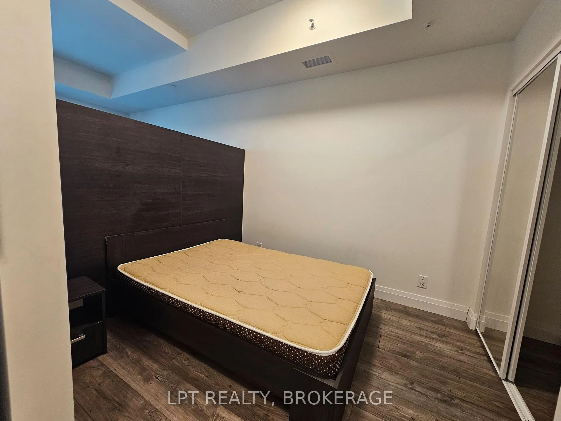 Photo 7 of Unit 809, 652 Princess Street, Kingston, Central City East — HOMEH
