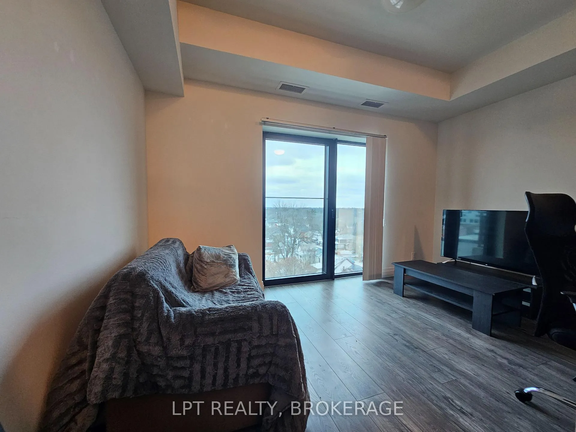 Photo 8 of Unit 809, 652 Princess Street, Kingston, Central City East — HOMEH