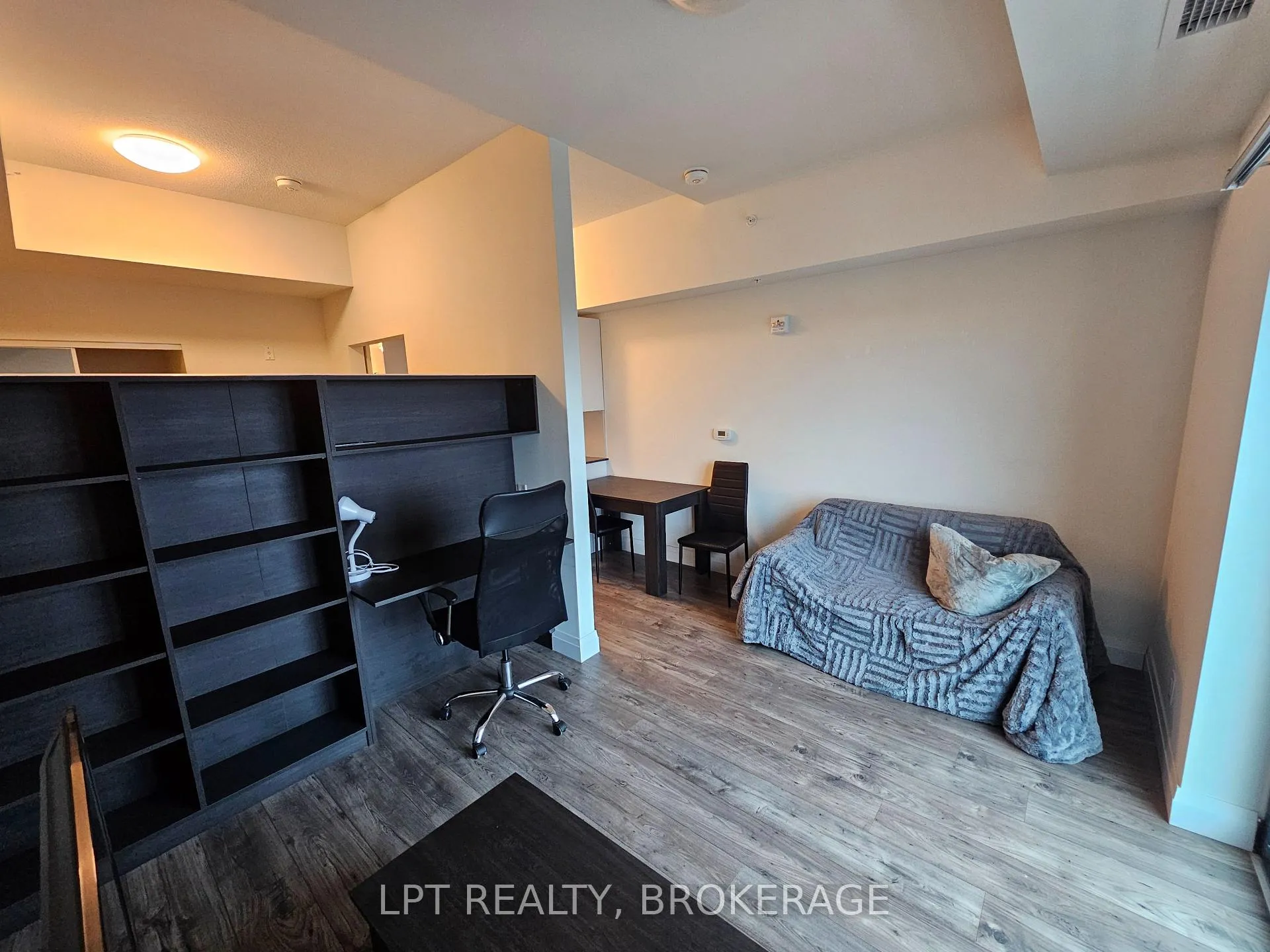 Photo 9 of Unit 809, 652 Princess Street, Kingston, Central City East — HOMEH