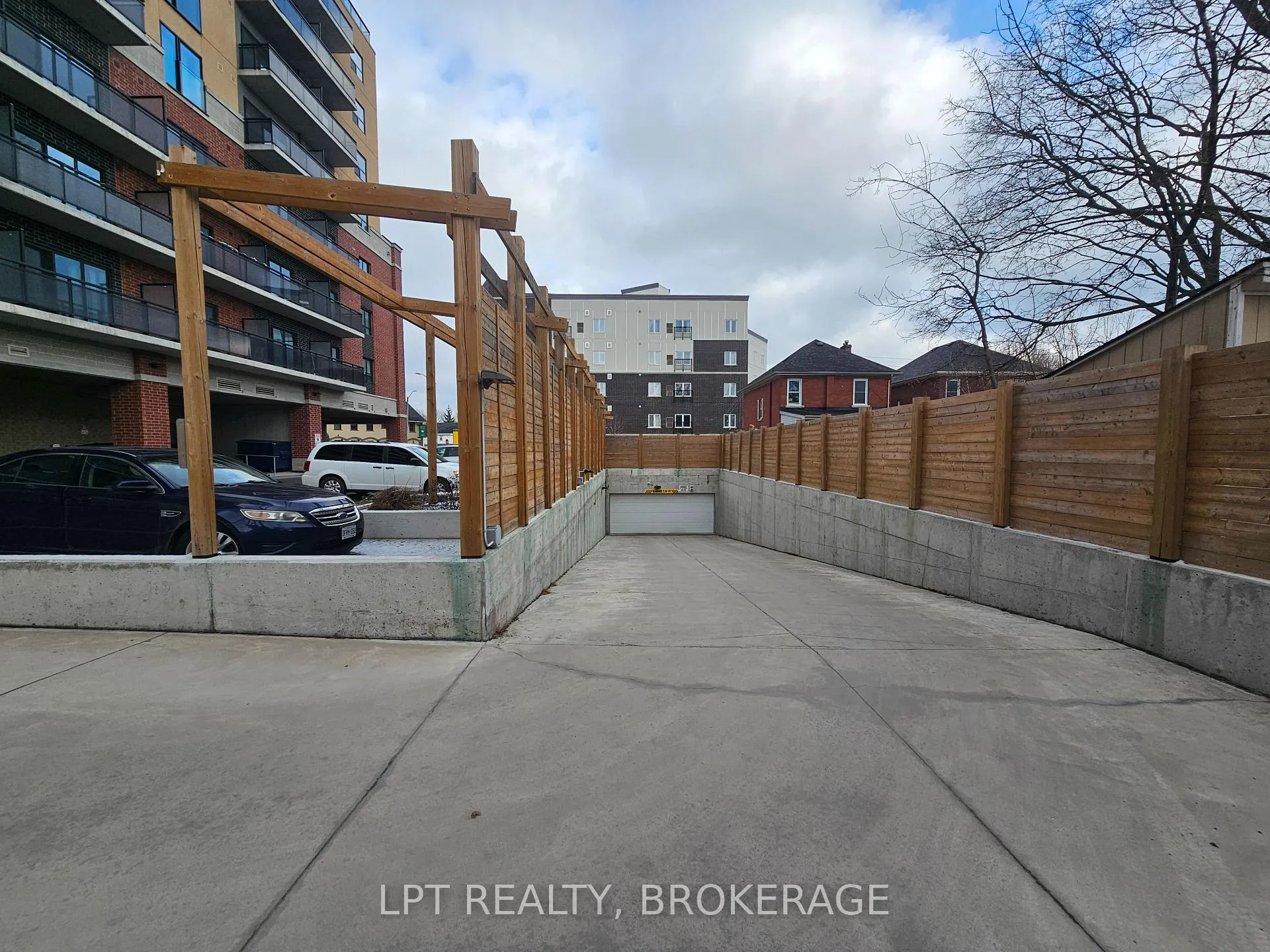 Photo 10 of Unit 809, 652 Princess Street, Kingston, Central City East — HOMEH